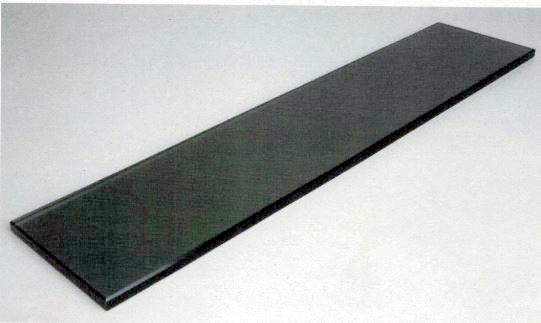 Vorgespanntes Einschichten-Sicherheitsglas, Foto siehe Anlage,
ein Warenmuster wurde nicht vorgelegt, die Einreihung erfolgt anhand der Antragsangaben,
- Platte aus thermisch vorgespanntem Einschichten-Sicherheitsglas,
- in der Masse gefärbt,
- mit nach Kundenwunsch variierenden Abmessungen,
- je nach Anforderung mit bearbeiteten Kanten, Ecken oder Lochbohrungen,
- zur Verwendung in der Möbelindustrie oder dem Ladenbau vorgesehen.

"Vorgespanntes Einschichten-Sicherheitsglas, anderes als in den Unterpositionen
  7007 1110 bis 7007 1910 genanntes, in der Masse gefärbt"
