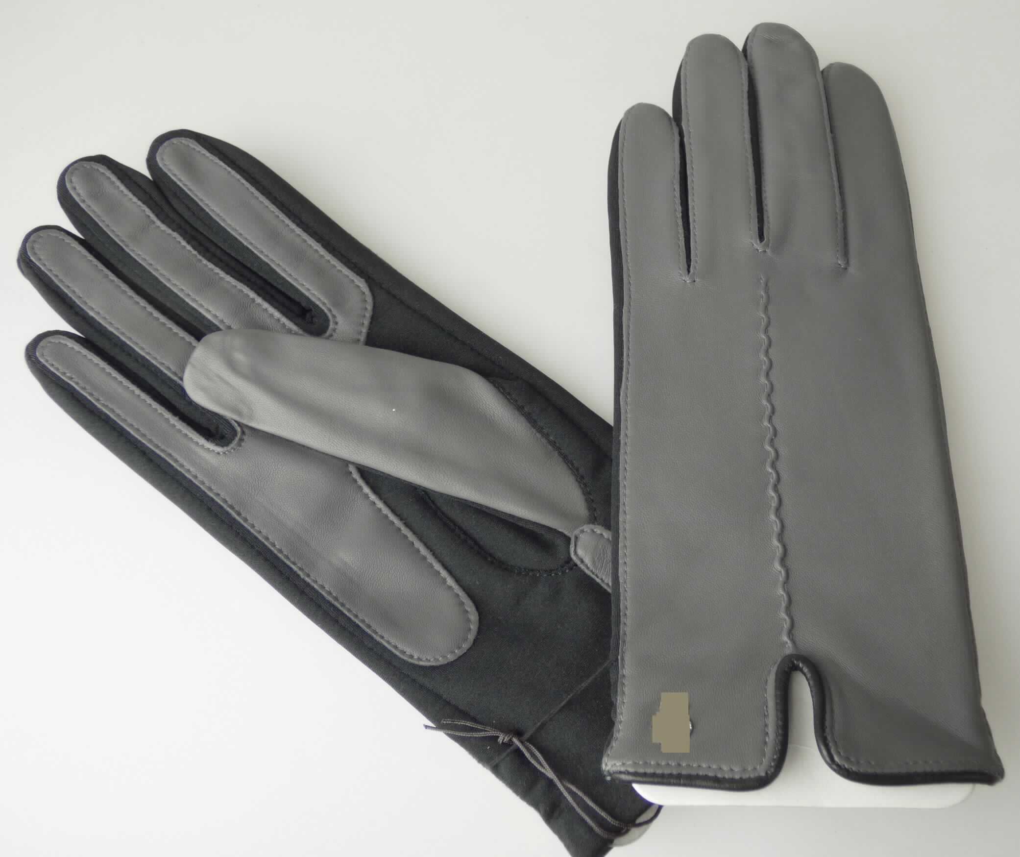 Handschuhe, Art.-Nr. 13012-249, Abbildung siehe Anlage, 
- als Fünffingerhandschuhe gearbeitet, 
- an der Außenseite der Hand, des Daumens und der Finger, einem Teil der Innenhand und der Innenseite der 
  Finger aus Leder (lt. Antrag Haarschafleder),
- am Rest der Innenhand, der Innenseite des Daumens und den Fingerzwischenräumen aus Spinnstoffen, 
- das Leder bestimmt nach dem Wert und insbesondere nach dem Umfang den wesentlichen Charakter der Waren, 
- nicht gefüttert,
- ohne funktionelle Merkmale von Spezialsporthandschuhen und von Schutzhandschuhen.

"Bekleidungszubehör aus Leder, Fingerhandschuhe, keine Spezialsport- oder Schutzhandschuhe"