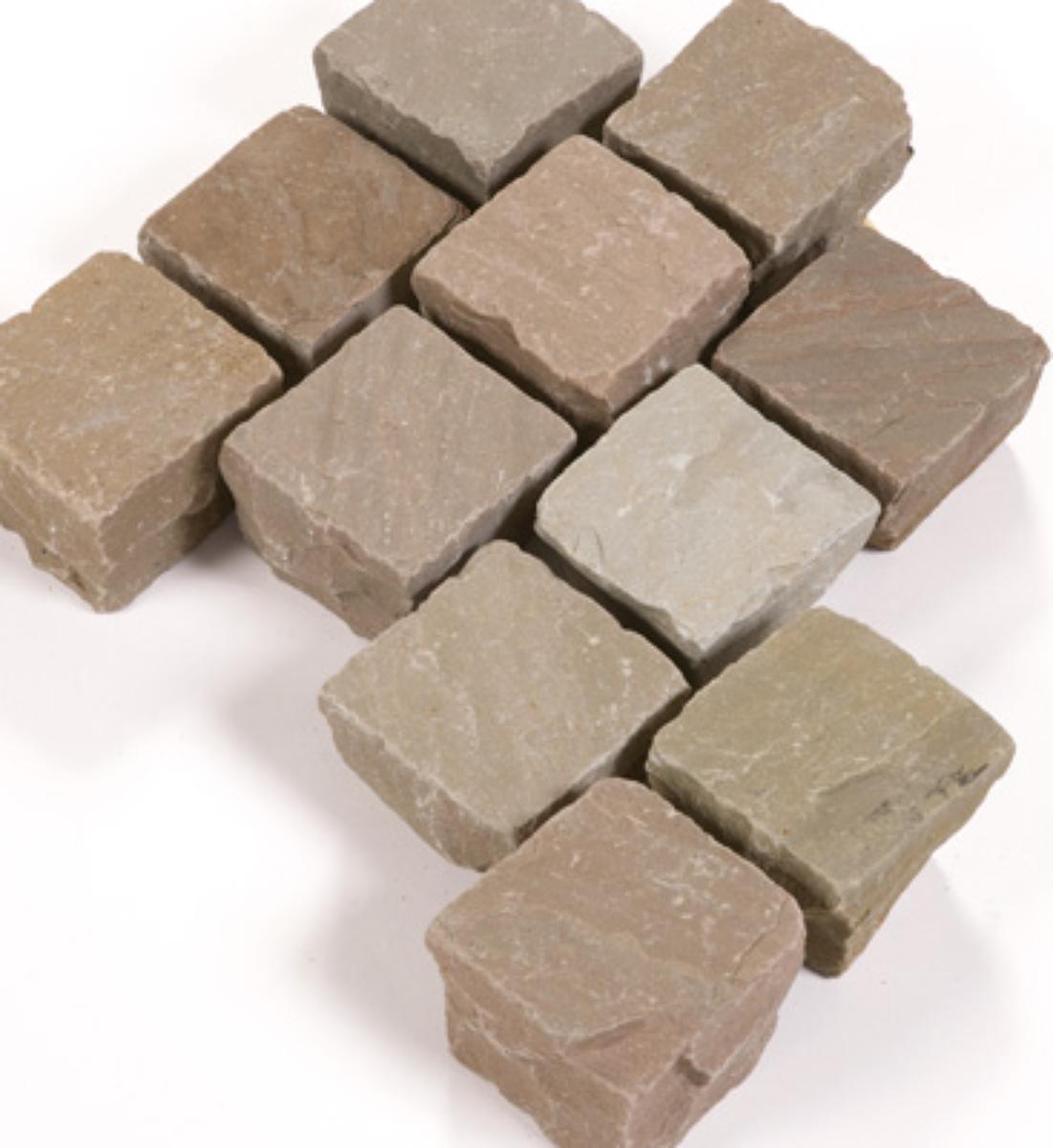 Angaben:
Pflastersteine BOLERO; Bearbeitung: allseits gespalten; Material: Sandstein; Farbe: beige-sand-grau-braun.

Befund:
Pflastersteine, aus Naturstein.