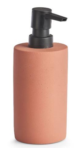 Seifenspender (Abbildung siehe Anlage)
- aus einem zylinderförmigen Behälter aus Zement mit einem integrierten Kunststoffbehälter (Fassungs-
  vermögen: 150 ml), mit einer abnehmbaren, durch Fingerdruck zu betätigenden Kolbenpumpe mit
  federbelastetem Ansaugrohr und einer Ausgabetülle,
- dient zum mengendosierten Ausgeben von Flüssigseife.

"Apparat mit eigener Funktion, in Kapitel 84 anderweit weder genannt noch inbegriffen keine Ware der
 Codenummern 8479 1000 00 0 bis 8479 8997 70 0"