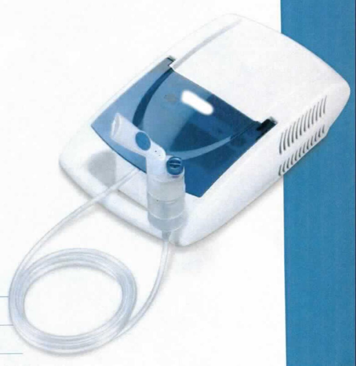 Sog. IH 21 Inhalator, Art.-Nr. 601.12 in Form einer Warenzusammenstellung in Aufmachung für den Einzelverkauf, im Wesentlichen bestehend aus 
- einem 30 x 18 x 10 cm (B x H x T) großen und ca. 1,65 kg schweren Inhalator (charakterbestimmend im Hinblick 
  auf die Bedeutung für die Verwendung) u. a. mit integriertem Kompressor, oben mit einem Klappdeckel, darunter 
  mit Ein-/Ausschalter, einem Aufbewahrungsfach für die Zubehörteile, einer Filterkappe mit Filter und einem 
  Schlauchanschluss, vorn mit einer Halterung für den Vernebler und hinten mit einem Netzanschlusskabel, 
- einem Vernebler, im oberen Teil mit einem Ventil, im unteren Teil mit Verneblereinsatz und Medikamentenbehälter,
- einem Druckluftschlauch, zum Anschluss an den Medikamentenbehälter und den Schlauchanschluss des
  Inhalators,
- einem Mundstück, 
- einem Nasenstück, 
- einer Erwachsenenmaske, 
- einer Kindermaske und 
- einem Ersatzfilter.
Die Bestandteile der Warenzusammenstellung sind gemeinsam mit einer Gebrauchsanweisung in einem Karton verpackt.
Äußere Form: siehe Abbildung in der Anlage.
Die Ware wird zum Inhalieren von aerosolen Medikamenten mittels Kompressor-Drucklufttechnologie bei Erkältung, Asthma und anderen Erkrankungen der oberen und unteren Luftwege verwendet. 

Die Ware wird als "Gerät für die Aerosoltherapie" eingereiht.
