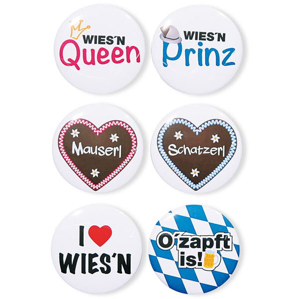 Es handelt sich um verschiedene Sets mit jeweils 6 runden Ansteckbuttons. Die Buttons bestehen aus zwei zusammengefügten Platten aus unedlem Metall, die vordere Platte ist mit einem Papierzuschnitt sowie augenscheinlich mit einer mit verschiedenen Motiven und Schriftzügen bedruckten Kunststofffolie überzogen und die rückseitige Platte weist einen Federnadelverschluss aus unedlem Metall auf. Die Erzeugnisse werden z. B. an der Kleidung befestigt.   
- Antragstellerangaben - 

Das unedle Metall bestimmt insbesondere aufgrund des Umfangs den Charakter der aus verschiedenen Stoffen gefertigten Ansteckbuttons.

Abbildung siehe Anlage.

Derartige Erzeugnisse gehören als "anderer (als in den Codenummern 7117 1100 00 0 und 7117 1900 10 0 genannter) Fantasieschmuck, aus unedlen Metallen" zur Codenummer 7117 1900 90 0 des Zolltarifs.