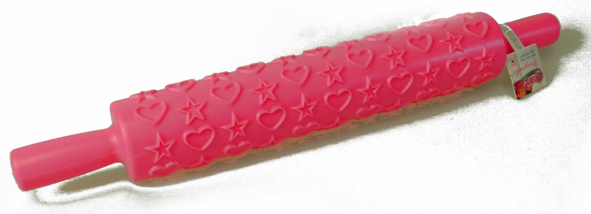 Bei der als "Clean Pac Teigprägerolle" bezeichneten Ware handelt es sich um eine Rolle zum Prägen von Teig. Die Rolle mit zwei nicht drehbaren Griffen (Gesamtlänge ca. 360 mm; Durchmesser ca. 40 mm) ist mit zwei Motiven (Herz und Stern) versehen und dient zum Verzieren von Backwaren, indem sie über einen Teig gerollt wird und dabei ein Muster hinterlässt.


Sie wird als "Stempel für den Handgebrauch" eingereiht.