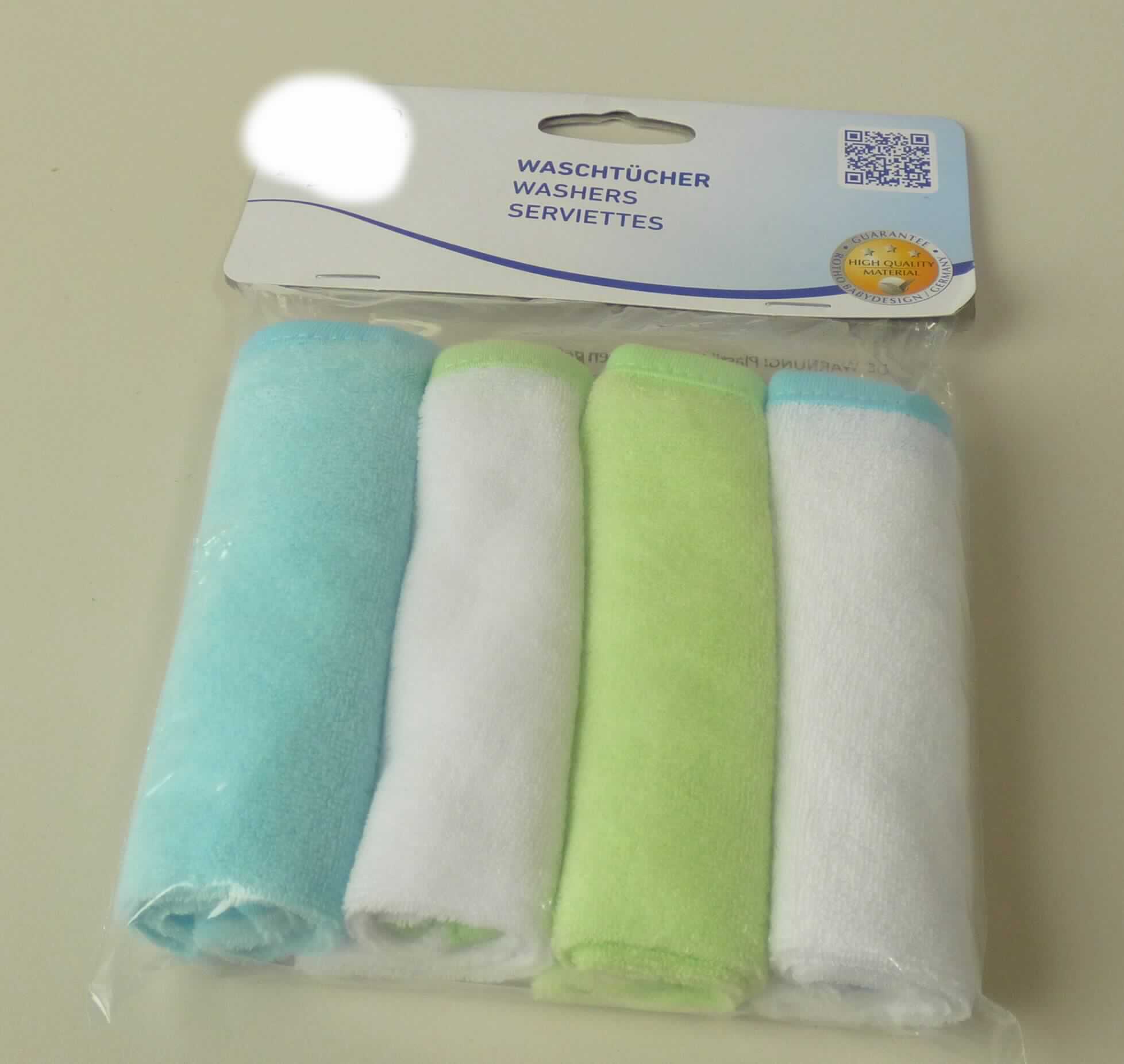 Wäsche zur Körperpflege, sog. Waschtücher, Produkt: 20425-0242-01, Foto siehe Anlage,
- als Sortiment bestehend aus vier Waschtüchern in einem Polybeutel verpackt,
- in vier verschiedenen Farbausführungen,
- annähernd quadratisch; mit einer Seitenlänge von etwa 20 cm; mit abgerundeten Ecken,
- aus ca. 1,5 mm dicken, einfarbigen Schlingengewirken (Frottierware) mit einem Grund aus laut Antrag 
  Polyester (synthetischen Chemiefasern) und einem Flor aus laut Antrag Baumwolle,
- an allen Rändern mit schmalen Gewirkestreifen eingefasst (somit konfektioniert),
- mit einem angenähten Etikett mit Waschanleitung,
- wird üblicherweise gewaschen,
- soll laut Antrag als Waschlappen verwendet werden.

"Wäsche zur Körperpflege (Waschlappen), aus Frottierware aus Baumwolle, aus Gewirken"