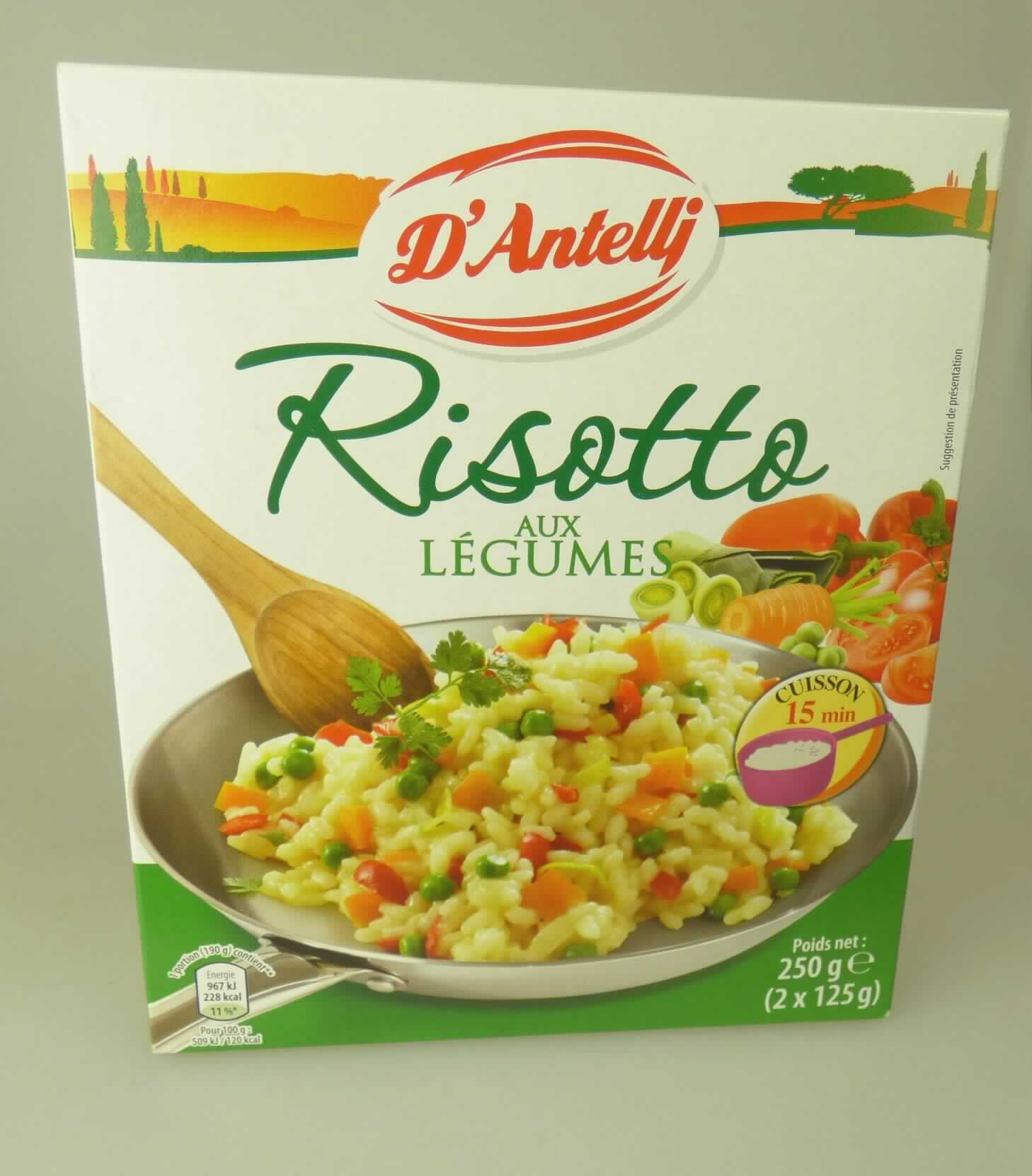 Risotto mit Gemüse

Antragsangaben:
Risotto - Gemüse

Beschreibung des vorgelegten Warenmusters (in Originalumschließung):
Bedruckter Faltkarton mit Angaben in französischer Sprache zum Erzeugnis (Préparation à base de riz et de 
légumes; 2 x 125 g), zu den Zutaten (siehe Feld 8) und zur Zubereitung (Beutelinhalt zu 400 ml kaltem Wasser 
geben, aufkochen lassen und ca. 15 Minuten garen, bis das Wasser vollständig aufgesogen ist oder in der 
Mikrowelle 15 Minuten bei 800 - 900 W garen); darin zwei Portionsbeutel mit einem Gemisch aus Reis und 
einem hellbeigefarbenen, u. a. mit getrockneteten Erbsen, Tomaten- und Karottenstücken durchsetzten Pulver.

Getreide in Form von Körnern oder anders bearbeiteten Körnern, durch Mischen mit anderen Zutaten zubereitet, 
anderweit weder genannt noch inbegriffen, auf der Grundlage von Reis.