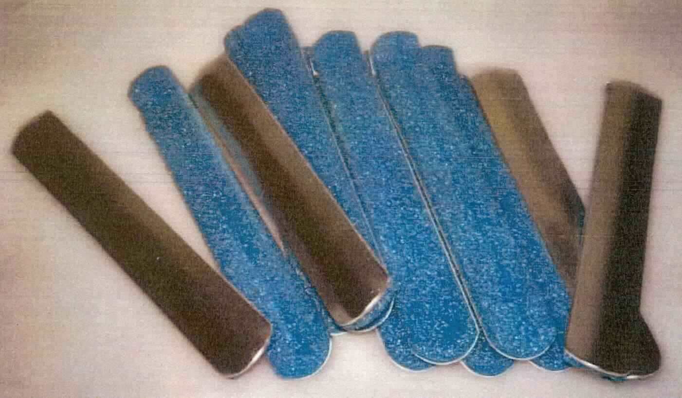 Sog. Fingerschienen, an der Spitze gebogen, aus Aluminium, mit Schaumstoffpolsterung. Die Schienen dienen zur Ruhigstellung von Finger und Mittelhandknochen nach Fraktur, Dislokation (Gelenkverletzung) oder Weichteilverletzung, wobei das Endglied in halbgebeugter Position fixiert wird.
äußere Form: siehe Abbildung in der Anlage
Die Ware wird als "Vorrichtung zum Behandeln von Knochenbrüchen" eingereiht.
