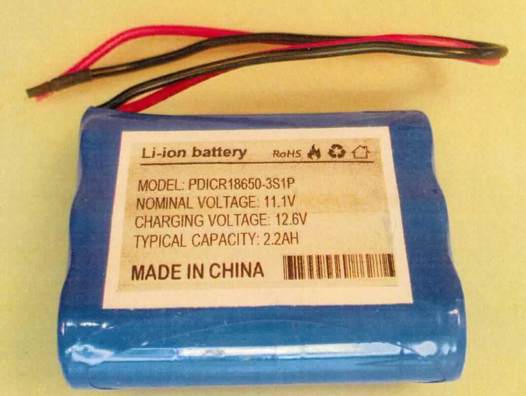 Lithium-Ionen Akkumulator (Abbildung siehe Anlage),
- aus drei verbundenen Lithium-Ionen-Akkumulator-Zellen sowie Lade- und
  Überwachungselektronik, mit Kabel mit Anschlussstücken, in gemeinsamer
  Umhüllung (70 x 23 x 68 mm), mit einer Spannung von 11,1 V und einer Kapazität
   von 2,2 Ah,
- zur Verwendung als wiederaufladbare Stromquelle.

"Elektrischer Akkumulator, Lithium-Ionen-Akkumulator, keine Ware der
TARIC-Codes 8507 6000 10 - 8507 6000 77"