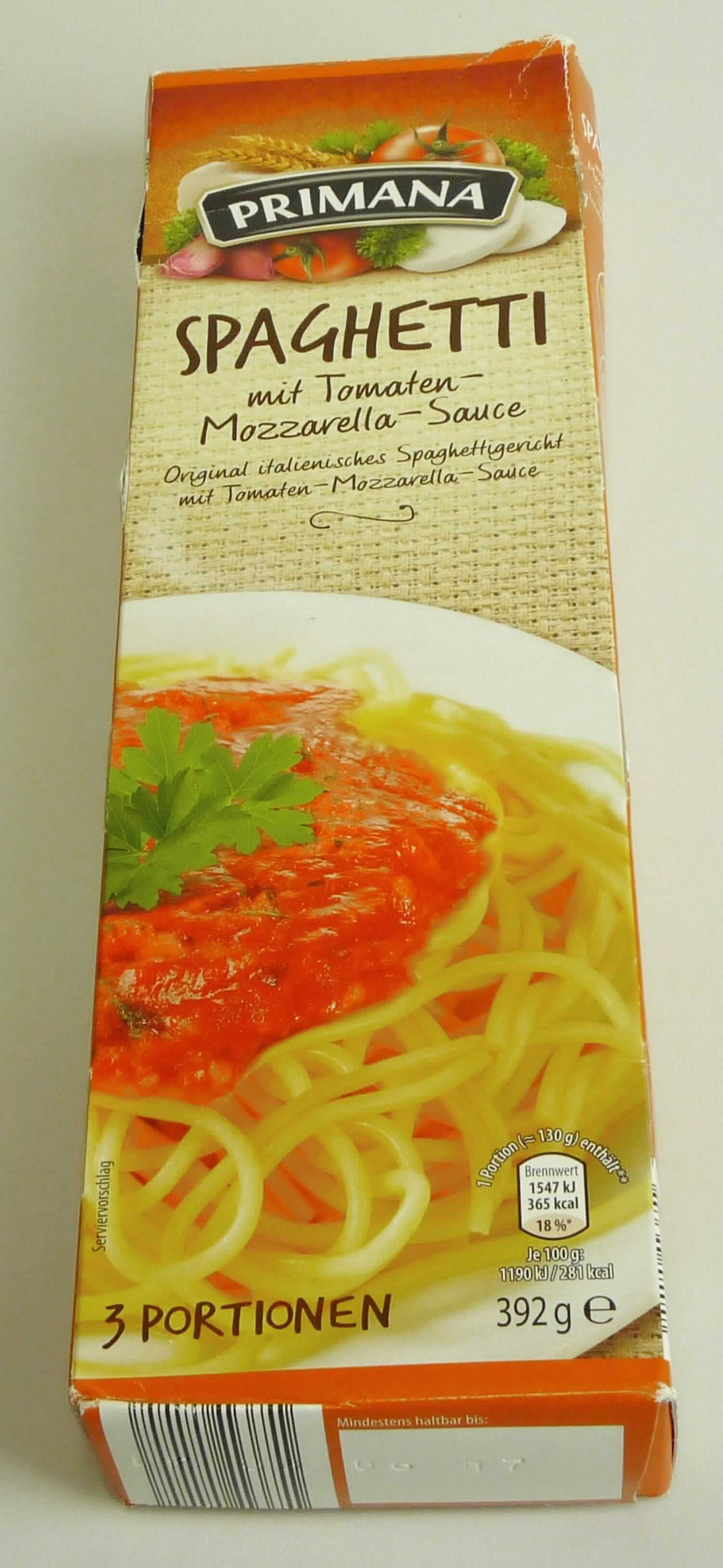 Spaghettigericht mit Tomaten-Mozzarella-Sauce

Antragsangaben:
Spaghetti-Fertiggericht mit Tomaten-Mozzarella-Sauce und würzender Mischung

Beschreibung des vorliegenden Warenmusters (in Originalumschließung):
Bedruckter Faltkarton mit Angaben zum Erzeugnis (Spaghetti mit Tomatenmark und würzender Mischung für 
Tomaten-Mozzarella-Sauce; 392 g), zu den Zutaten (siehe Feld 8) und zur Zubereitung (Spaghetti 9 - 11 Minu-
ten kochen und abgießen; inzwischen das Tomatenmark, 200 ml Wasser, die Gewürzmischung sowie ein Ess-
löffel Olivenöl oder 20 g Butter in einem Topf aufkochen lassen und mit den Spaghetti anrichten); darin ein nicht 
bedruckter Kunststoffschlauchfolienbeutel mit gelblichen, nicht vorgekochten Teigwaren (Spaghetti; 250 g; 
Länge ca. 26 cm; Durchmesser ca. 1 mm), ein Verbundfolienbeutel mit rotem Tomatenmark (114 g) und ein 
Verbundfolienbeutel mit einem hellbeigefarbenen, mit Kräutern durchsetzten Würzpulver (28 g).

Es liegt eine Warenzusammenstellung in Aufmachung für den Einzelverkauf vor, die unter Anwendung der 
AV 3 b) nach dem Charakter bestimmenden Bestandteil einzureihen ist; Charakter bestimmend in Bezug 
auf den gewichtsmäßigen Anteil und die Bedeutung für das herzustellendende Gericht sind die Teigwaren.

Weichweizen, Reis und Eier nach der Zutatenliste nicht in den Teigwaren enthalten

Teigwaren, weder gekocht oder gefüllt noch in anderer Weise zubereitet, keine Eier enthaltend, weder Weich-
weizenmehl noch Weichweizengrieß enthaltend, kein Reis enthaltend.