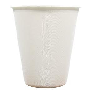 Es handelt sich um formgepresste Becher (ohne Deckel) aus Halbstoff aus Zuckerrohr (lt. Antragstellerin). Auf der Außenfläche ist deutlich ein Siebmuster erkennbar, die Innenseite ist glatt. Der oben offene, konisch zulaufende Becher mit einem Fassungsvermögen von 0,2 l hat die Abmessungen von 5 x 7,5 x 9 cm (Durchmesser unten x Durchmesser oben x Höhe). 50 Becher sind ineinandergesteckt in transparenter Kunststofffolie eingeschweißt, die mit einem mit Produktinformationen bedruckten Etikett beklebt ist. Die Becher sind zum einmaligen Gebrauch bestimmt und sollen zum Befüllen mit Getränken verwendet werden.
Abbildung siehe Anlage.


Derartige Waren gehören als "formgepresste Waren aus Papierhalbstoff, andere als Höckerpappe und Kleinverpackungen für Eier" zur Codenummer 4823 70 90 00 0 des Zolltarifs.