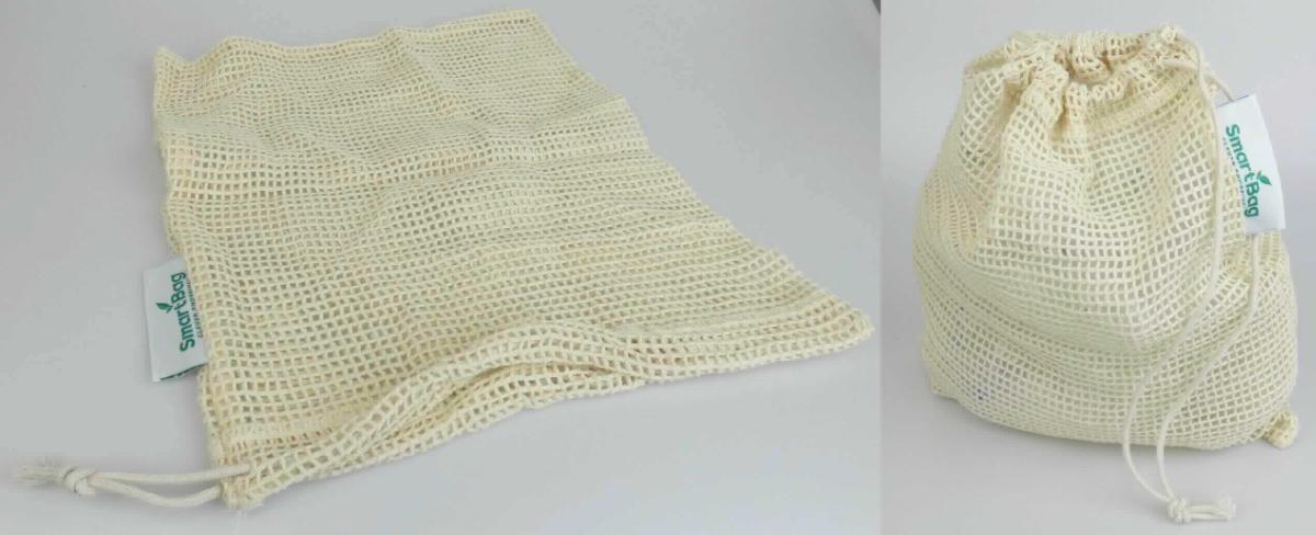 Obst- und Gemüsebeutel, sog. Baumwollbeutel, Foto siehe Anlage,
- rechteckig; in den Abmessungen (L x B):  ca. 30 cm x 25 cm,
- aus ca. 1,2 mm dicken, einfarbigen Kettengewirken aus laut Antrag 100 % Baumwolle; mit offenen, 
  nicht verschiebbaren Zellen,
- am oberen Rand offen und mit einem eingezogenen Zugband zu verengen,
- durch Zusammennähen konfektioniert,
- sollen beim Einkauf von losem Obst und Gemüse verwendet werden; erfüllen nicht die Bedingungen 
  zur Einreihung in die Position 6305,
- stellt sich nicht als Behältnis der Position 4202 dar, da die Ware weder namentlich im Positionswortlaut genannt, 
  noch einem der dort genannten Behältnisse ähnlich ist.

"Konfektioniertes Netz (Obst- und Gemüsebeutel), aus Baumwolle"