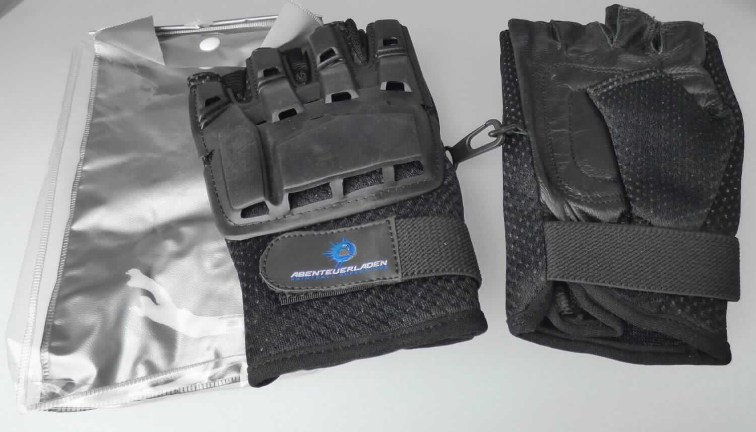 Spezialsporthandschuhe, sog. Halbfinger Handschuhe für Paintballsport, Foto siehe Anlage, 
- in einem handelsüblichen Beutel aus Kunststoff verpackt,
- als Fünffingerhandschuhe ohne Fingerspitzen gearbeitet, bestehend aus:
- - Leder im Bereich der Innenhand sowie der Innenseite der Finger und des Daumens, 
- - Gewirken aus Spinnstoffen im restlichen Handbereich; mit aufgenähten Protektoren aus formgepresstem
    Kunststoff im Bereich der Fingeraußenseiten und des Handrückens,
- im Bereich des Handgelenks mit einem Klettverschlussriegel zu verengen,
- kennzeichnet sich aufgrund der fehlenden Fingerspitzen und der Protektoren als Spezialsporthandschuh
  (funktionelle Merkmale für den Schießsport mit Softairwaffen),
- im Hinblick auf die Verwendung  als Handschuhe für den Schießsport mit Softairwaffen sind das Leder im 
  Bereich der Innenhand und der Kunststoff in Form von Protektoren gleichbedeutend, nach dem Umfang 
  bestimmt jedoch das Leder gegenüber dem Kunststoff den Charakter der Handschuhe.

"Bekleidungszubehör, aus Leder, Handschuhe ohne Fingerspitzen, Spezialsporthandschuhe"
