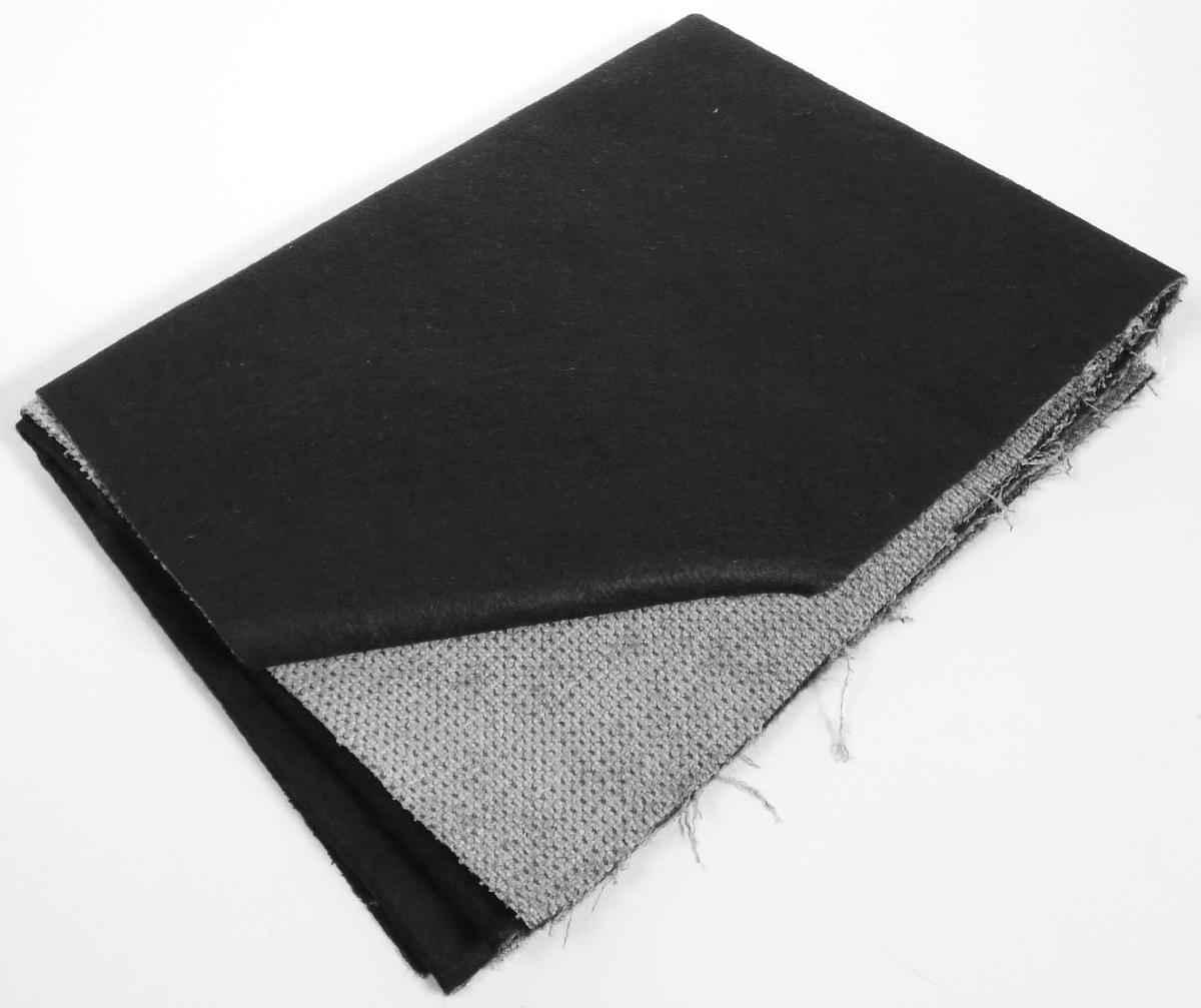 Textillaminat, sog. Möbelbezugsstoff, Art. Giulia, Foto siehe Anlage,
- als Meterware, mit einer Breite von laut Antrag 145 cm,
- laut Untersuchungsergebnis:
-- aus zwei mit ihrer ganzen Fläche aufeinanderliegenden und durch Kleben miteinander verbundenen
   Lagen:
--- mit einer Oberlage (Schauseite):
---- aus einem gerauten und buntgewebten Gewebe in Musterbindung,
----- aus ungezwirnten, nicht hochfesten Garnen aus texturierten, synthetischen Filamenten (laut Antrag
      Polyester),
--- mit einer Unterlage:
---- aus einem Nadelfilz aus synthetischen Chemiefasern,
- das die Schauseite bildende Gewebe verleiht der Ware insbesondere im Hinblick auf die Bedeutung in
  Bezug auf die Verwendung als Möbelbezugsstoff ihren wesentlichen Charakter.

"Gewebe aus Garnen aus synthetischen Filamenten, anderes als in den Unterpositionen 5407 10 bis
 5407 44 genannte, mit einem Anteil an texturierten Polyester-Filamenten von mehr als 85 GHT,
 buntgewebt"