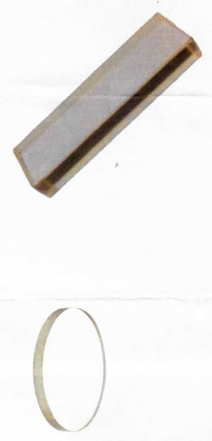 Magnesiumfluorid

Bei der Ware handelt es sich um eine rechteckige Platte aus einem Magnesiumfluorid Einkristall. Die Platte weist eine Länge von 24 mm, eine Breite von 8 mm und eine Höhe von 3 mm auf und wird in einem Spektrometer als Fenster für Lichtstrahlen verwendet. Bis auf die planare Formgebung haben keine weiteren Bearbeitungen stattgefunden. Das Stückgewicht derartiger Platten beträgt weniger als 2,5 g.
Eine Einreihung als optisches Element in die Position 9001 ist ausgeschlossen.

Die Ware ist als "anderes Fluorid" in den TARIC-Code 2826 1990 90 einzureihen.