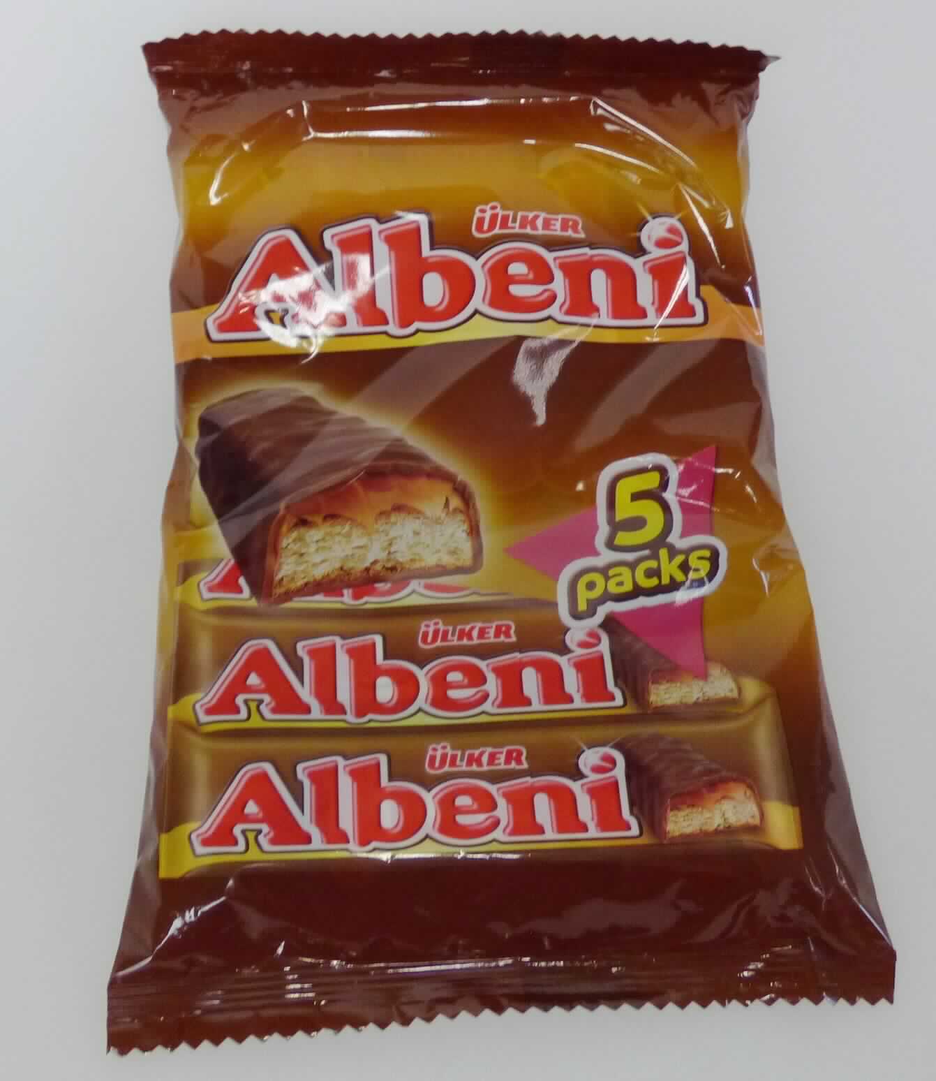 Keksriegel mit Schokoladenüberzug

Antragsangaben:
Schokoladenriegel mit Keks und Karamellfüllung.

Beschreibung des vorliegenden Warenmusters (in Originalumschließung):
Bedruckter Kunststoffschlauchfolienbeutel mit Angaben zum Produkt (Schokoladenriegel mit Keks und Karamell-
füllung; 5 x 40 g) und zu den Zutaten (siehe Feld 8); darin fünf einzeln in bedruckte Kunststoffschlauchfolienbeutel 
abgepackte, oberseitig mit einer dünnen Karamellschicht bedeckte und vollständig mit Milchschokolade überzo-
gene Keksriegel (ca. 11 cm x 2,5 cm x 1,5 cm); Geschmack süß, nach Mürbegebäck mit Milchschokolade und 
Karamellcreme.

Wassergehalt im Keksanteil*: 12 GHT oder weniger 
Fettgehalt im Keksanteil*: 35 GHT oder weniger
Stärke/Glucose**: 5 bis weniger als 25 GHT
Saccharose/Invertzucker/Isoglucose***: 30 bis weniger als 50 GHT
Milchfett****: 1,5 bis weniger als 3 GHT
Milchprotein****: 2,5 GHT bis weniger als 6 GHT

*: nach der Warenbeschaffenheit
**: festgestellt gemäß VO (EG) 900/2008, VO (EU) 118/2010
***: festgestellt gemäß VO (EG) 900/2008
****: Antragsangaben

Backware, gesüßter Keks, ganz mit Schokolade überzogen, in unmittelbarer Umschließung mit einem Gewicht 
des Inhalts von 85 g oder weniger.