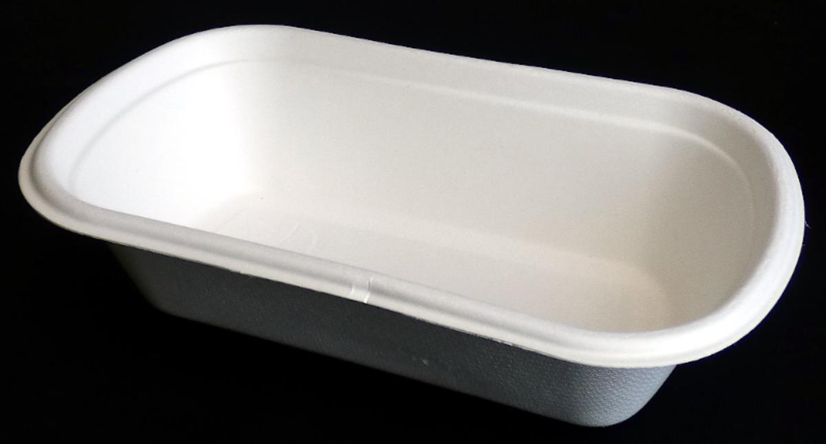 Es handelt sich um eine in etwa rechteckige, formgepresste Schüssel (max. Abmessungen etwa 32,0 x 13,0 cm , Höhe etwa 5,5 cm) aus Halbstoff aus Zuckerrohr (Bagasse). Auf der Außenseite ist ein Siebmuster erkennbar. Die Innenseite ist glatt und mit einem geprägten Zeichen versehen. Die Schüssel ist zum einmaligen Gebrauch bestimmt.

Abbildung siehe Anlage.

Derartige Waren gehören als "andere, formgepresste Waren aus Papierhalbstoff" zur Codenummer 4823 70 90 00 0 des Zolltarifs