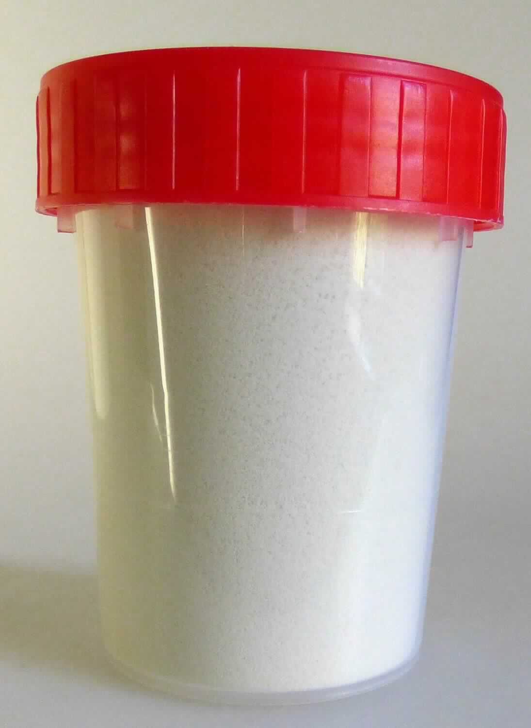 Molkenproteinpulver

Vorgelegt wurde ein gelblich-weißes, feines Pulver, in einer farblos-trüben Proben-Kunststoffdose mit rotem Schraubdeckel. Den Angaben zufolge wurde das Produkt hergestellt aus Süssmolke über Ultrafiltration, Pasteurisierung und Sprühtrocknung. Es wird in der Lebensmittelindustrie verwendet und gehandelt in Säcken 
à 20 kg oder Big Bag bis 1000 kg.

Proteingehalt (Stickstoffgehalt x 6,38)*: mehr als 15 GHT
MIlchfettgehalt*: mehr als 1,5 bis 27 GHT

*: gemäß Angaben

Modifizierte Molke, in Pulverform, ohne Zusatz von Zucker oder anderen Süßmitteln, mit einem Proteingehalt (Stickstoffgehalt x 6,38) von mehr als 15 GHT und mit einem Milchfettgehalt von mehr als 1,5 bis 27 GHT
