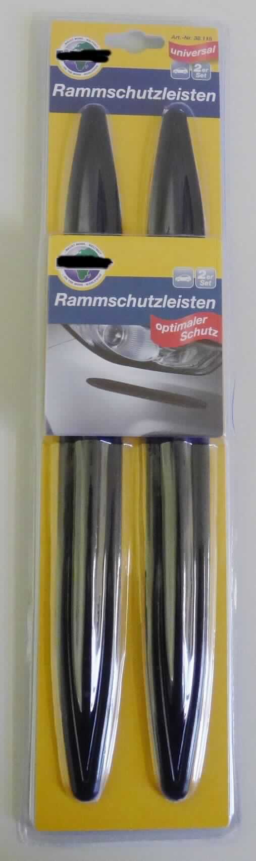 Es handelt sich um so genannte Rammschutzleisten aus Polyvinylchlorid (PVC), einem Kunststoff im Sinne der Anmerkung 1 zu Kapitel 39. Die an den Enden spitz zulaufenden Waren (ca. 330 x 30 x 10 mm) sind an der Unterseite mit einer Selbstklebeschicht mit Schutzpapierabdeckung versehen. Die als Schutzleisten dienenden Waren sind zur unmittelbaren und bleibenden Befestigung an der Außenseite von Kraftfahrzeugkarosserien (z. B. Türen, Stoßfänger, Ladekanten) bestimmt.

Jeweils zwei Rammschutzleisten sind gemeinsam in einer Blisterverpackung für den Einzelverkauf aufgemacht. 

Derartige Erzeugnisse werden zolltariflich als "andere Waren aus Kunststoffen, Beschläge für Karosserien, nicht von den TARIC-Codes 3926 3000 10 bis 3926 3000 20 erfasst" eingereiht.