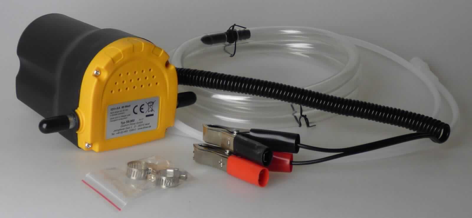 Ölabsaugpumpe, Art.-Nr.59000
- aus einer Flügelzellenpumpe mit Elektromotor in einem Gehäuse mit Ansaugstutzen
  und Ablassstutzen sowie zwei Batterieklemmen, Ansaugschlauch und Ablassschlauch
  (Abbildung siehe Anlage),
- zum Umfüllen und Abpumpen bzw. Absaugen von Motoren-, Diesel und Heizöl,
- in einer gemeinsamen Verkaufsumschließung mit Beipack (zwei Ringklemmen
  und Bedienungsanleitung).
Die Pumpe bestimmt den Charakter des Ganzen.

"Flüssigkeitspumpe, keine Ware der TARIC-Codes 8413 1100 00 bis 8413 6069 10
 (Warenzusammenstellung in Aufmachung für den Einzelverkauf aus Pumpe 
 -charakterbestimmend- und Beipack) - sog. Ölsaugpumpe"