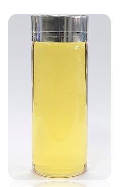 Angaben:
Zubereitete, flüssige Mischung als 1:1:1 Kombination aus zwei UV-Absorbern und einem "non-basic hindered amine light stabilizer" (NOR-HALS, Alkoxypiperidylsebacat), welche als UV-Absorber in Lacken verwendet werden soll. Als UV-Absorber werden lineare und verzweigte Isomere eines Benzotriazolderivats sowie ein Triazinderivat eingesetzt.

Befund:
Zubereitete Antioxidationsmittel und andere zusammengesetzte Stabilisatoren für Kautschuk oder Kunststoffe; zubereitete Antioxidationsmittel und andere zusammengesetzte Stabilisatoren für Kautschuk oder Kunststoffe; andere.