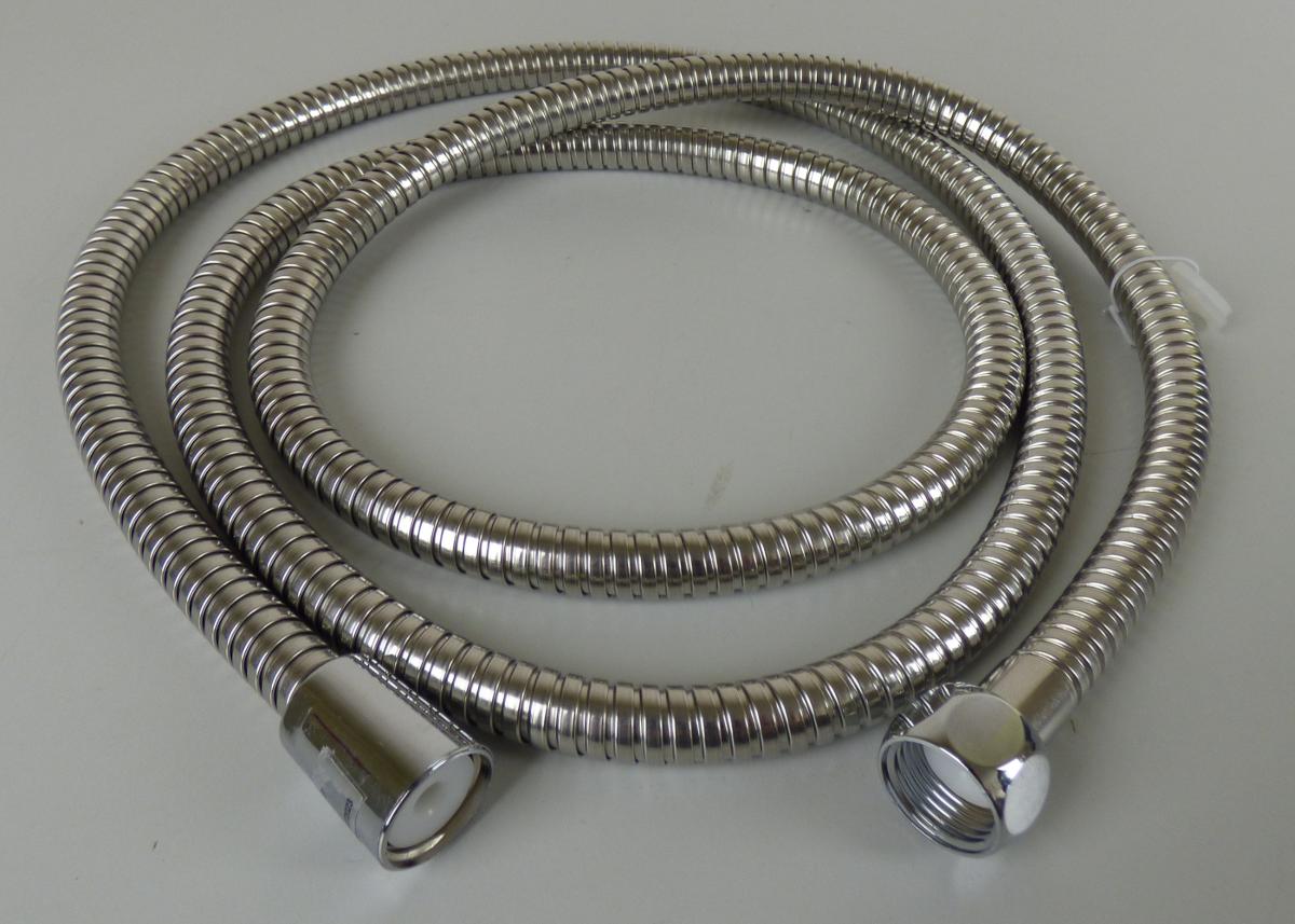Angaben des Antragstellers:
Bei der Ware handelt es sich um einen ca. 150 cm langen Brauseschlauch. Der Innenschlauch besteht aus Kunststoff und bei dem äußeren Material handelt es sich um Metall. Der Schlauch wird als Armaturenschlauch im Sanitärbereich verwendet.

Feststellungen an einem Warenmuster:
Es wurde ein ca. 210 cm langer, flexibler Schlauch vorgelegt. Der biegsame Schlauch besteht aus einem inneren Kunststoffschlauch und einer metallischen äußeren Verstärkung (Drahtgeflecht). Der verstärkte Schlauch ist an den Enden mit Verbindungsstücken versehen und in Aufmachung für den Einzelverkauf verpackt. Es wird unterstellt, dass der Schlauch einem Druck von 27,6 MPa nicht stand hält.

Befund:
Es handelt sich um einen anderen biegsamen, mit Metall verstärkten Kunststoffschlauch.