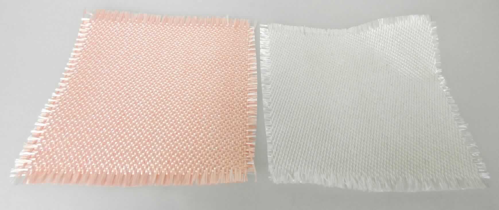 Keramische Waren, sog. keramische Waren aus Endlosfäden aus keramischen Oxiden, Abbildung siehe Anlage, 
- in Form einer weißen und einer rosafarbenen leicht glänzenden Fasermatte, 
- keramische Erzeugnisse, nach der Formgebung gebrannt, 
- nach dem Ergebnis der wissenschaftlichen Untersuchung jeweils bestehend aus überwiegend Aluminiumoxid und 
  Siliciumdioxid, 
- als Meterware auf Rollen (lt. Antrag).

"Andere keramische Waren, nicht aus Porzellan, andere als in den TARIC-Codes 6914 9000 10 bis 6914 9000 30 
 genannte"