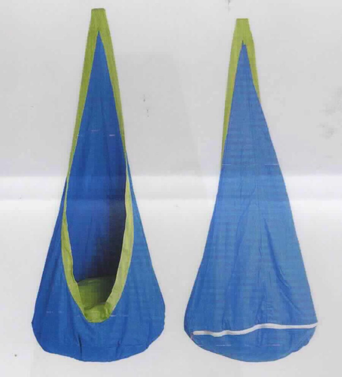 Hängesessel, sog. Hängehöhle, Foto siehe Anlage,
- laut Antrag in einem Pappkarton verpackt,
- zusammengesetzte Ware, bestehend aus einer Campingausrüstung und einem Kissen, veranschaulicht durch 
  mehrere Abbildungen,
- Campingausrüstung: 
-- annähernd kegelfömig gearbeitet, laut Antrag mit einer Höhe von 150 cm,
-- laut Antrag aus verschiedenen Geweben aus 100 % Baumwolle, 
-- auf einer "Seite" mit einer tropfenförmigen Aussparung,
-- mit einer runden, doppellagig gearbeiteten "Sitzfläche", hinten mit einem Reißverschluss zum Einbringen des
   Kissens versehen,
-- am oberen Ende mit einer Aufhängeschlaufe zum Befestigen des Hängesessels, 
-- durch Zusammenfügen konfektioniert,
- Kissen:
-- rund, mit einem Durchmesser von laut Antrag 70 cm,
-- laut Antrag aus den o. g. Geweben, mit Füllung versehen,
- die Ware ist nicht zum korrekten Sitzen (Entlasten von mindestens zwei Körperpartien) geeignet und wird somit
  nicht vom Warenkreis der Position 9401 erfasst,
- im Hinblick auf den Umfang und die Verwendung bestimmt die Campingausrüstung gegenüber dem Kissen 
  den Charakter der Ware.

"Campingausrüstung (Hängesessel), aus Spinnstoffen, aus Baumwolle"