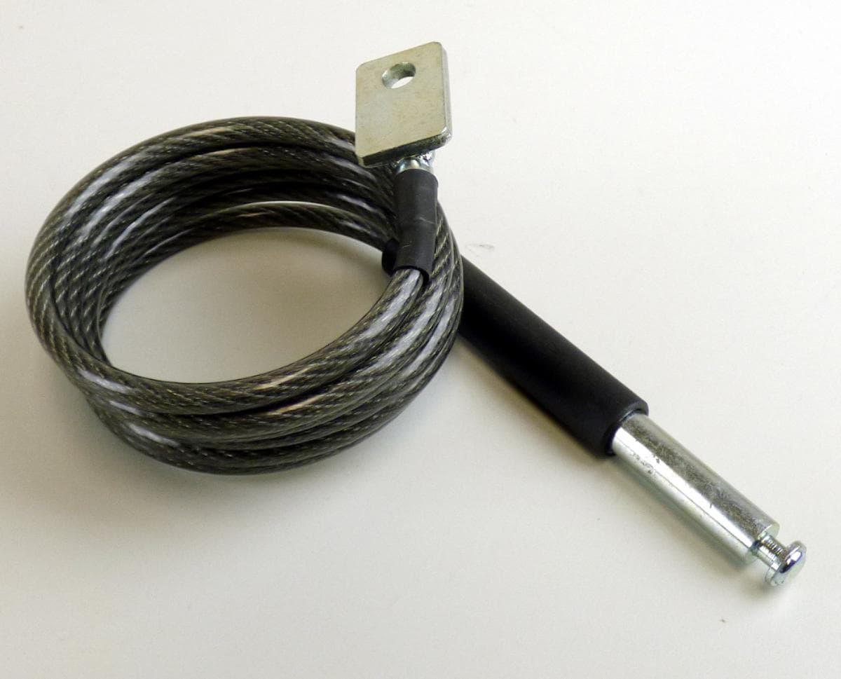 Spiralkabel mit Schließstecker

Bei der Ware handelt es sich um ein spiralförmiges Stahldrahtseil mit Kunststoffummantelung (Kabel), das an einem Ende einen Schließkolben (Schließstecker) aufweist und an dem anderen Ende mit einer Stahlplatte mit zwei Bohrlöchern versehen ist. Die Verbindung zu den Endstücken ist jeweils mit einer Schutzhülse aus Kunststoff kaschiert. Das Kabel besteht aus mehreren Litzen, die jeweils aus zahlreichen verzinkten Einzeldrähten aus Stahl zusammengedreht sind. Die Abmessungen des Stahldrahtkabels können in Länge und Durchmesser variieren. Das Erzeugnis wird gemäß den Angaben in einem Fahrradrahmen verbaut und dient in Kombination mit einem Schloss (nicht Gegenstand der vZTA) zur Diebstahlsicherung von Fahrrädern.

Das Erzeugnis ist als andere Kabel, Seile, Seilschlinge oder ähnliche Waren aus Stahl in die Codenummer 7312 9000 00 0 des Zolltarifs einzureihen.