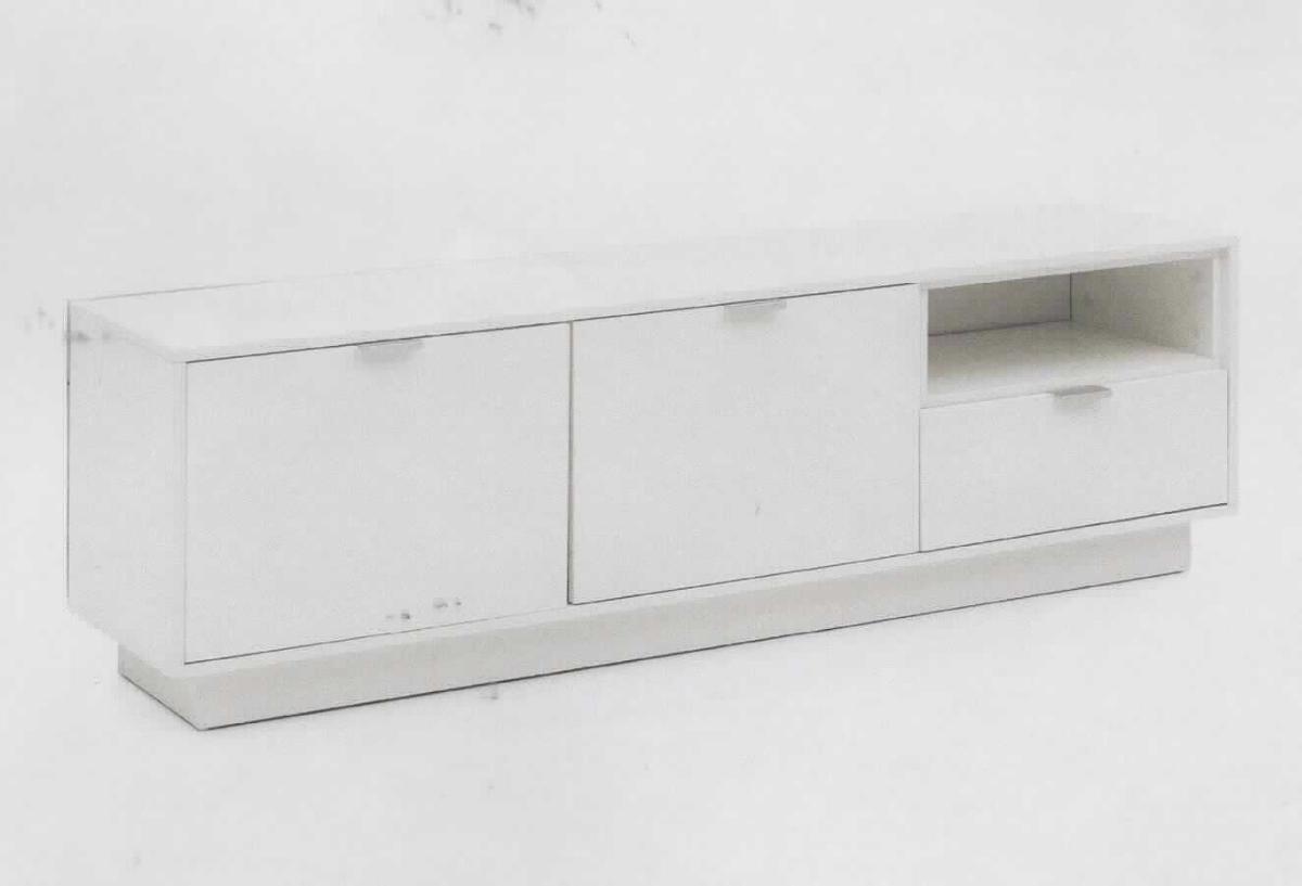 Bei der als "Wohnling Lowboard", Art-Nr. WL5.855", bezeichneten Ware handelt es sich um ein Holzmöbel mit einem Korpus aus MDF und den Maßen 153 x 48,5 x 35 cm (B x H x T). 

Das Erzeugnis besteht im Wesentlichen aus einer rechteckigen, oberen Ablage sowie einem zur Vorderseite geöffneten Regalfach auf der rechten Seite, einer darunterliegenden Schublade und zwei großen Türfächern (Maße: 49 x 37 x 33 cm - B x H x T) links. Die Schublade sowie die Türen sind jeweils mit einem Griff aus Aluminium ausgestattet.
Das auf den Boden zu stellende Board dient der Aufnahme von z.B. Fernsehgeräten (nicht Gegenstand der vZTA-Entscheidung) und ist für die dauerhafte Einrichtung in Wohnzimmern vorgesehen.

Die noch nicht zusammengesetzte Ware ist in einem Karton verpackt und als "anderes als von den Positionen 9401 und 9402 erfasstes Möbel, aus Holz, von der in Ess- und Wohnzimmern verwendeten Art" einzureihen.