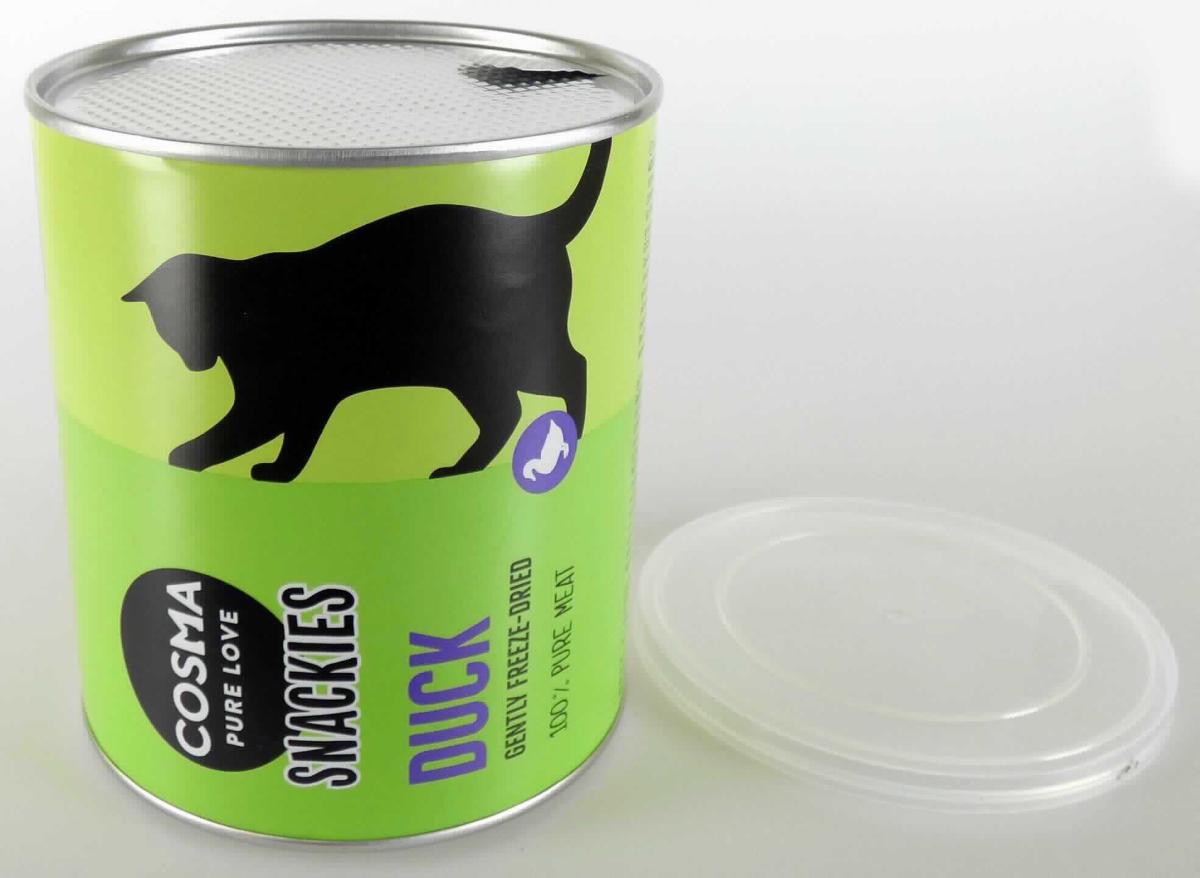 Nach den Antragsangaben, den ergänzenden Angaben und der vorliegenden Warenprobe handelt es sich bei der als "Cosma snackies Maxi Tube - Ente" bezeichneten Ware um gefriergetrocknete, in Stücke geschnittene Entenbrust ohne weitere Zusätze.

Die Ware ist zur Verwendung als Katzensnack (Tierfutter) bestimmt und in bedruckten, wiederverschließbaren Dosen mit einem Gewicht von 120 g verpackt. Sie ist als Einzelfuttermittel für ausgewachsene Katzen gekennzeichnet und für den Einzelverkauf aufgemacht.

Zolltarifrechtlich handelt es sich bei derartigen für die menschliche Ernährung ungeeigneten Erzeugnissen um "Waren tierischen Ursprungs, anderweit weder genannt noch inbegriffen, andere als in den Unterpositionen (TARIC) 0511 1000 00 bis 0511 9985 20 genannt, ungenießbar".