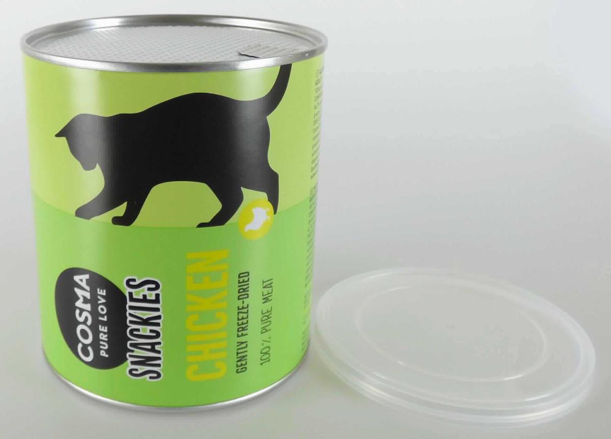Nach den Antragsangaben, den ergänzenden Angaben und der vorliegenden Warenprobe handelt es sich bei der als "Cosma Snackies Maxi Tube - Hühnchen" bezeichneten Ware um gefriergetrocknete, in Stücke geschnittene Hühnerbrust ohne weitere Zusätze.

Die Ware ist zur Verwendung als Katzensnack (Tierfutter) bestimmt und in bedruckten, wiederverschließbaren Dosen mit einem Gewicht von 160 g verpackt. Sie ist als Einzelfuttermittel für ausgewachsene Katzen gekennzeichnet und für den Einzelverkauf aufgemacht.

Zolltarifrechtlich handelt es sich bei derartigen für die menschliche Ernährung ungeeigneten Erzeugnissen um "Waren tierischen Ursprungs, anderweit weder genannt noch inbegriffen, andere als in den Unterpositionen (TARIC) 0511 1000 00 bis 0511 9985 20 genannt, ungenießbar".