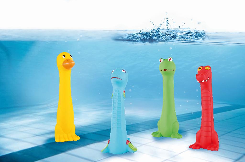 Bei den durch eine Abbildung veranschaulichten und als "Aqua Zoo Tauchtiere" bezeichneten Waren handelt es sich um Ausrüstungsgegenstände für den Wassersport
- in Form von stilisierten Tieren (Ente, Fisch, Frosch und Krokodil),
- in verschiedenen Farben und unterschiedlich bedruckt,
- aus Kunststoff hergestellt und im Inneren mit einem Metallstück ausgestattet,
- die Tauchtiere sinken aufgrund ihrer Füllung ins Wasser und sollen durch Tauchen wieder an die
  Oberfläche geholt werden,
- jeweils mit einem Hangtag versehen. 

Derartige Erzeugnisse sind zolltarifrechtlich als "Ausrüstungsgegenstände für den Wassersport, kein Windsurfer" einzureihen.
