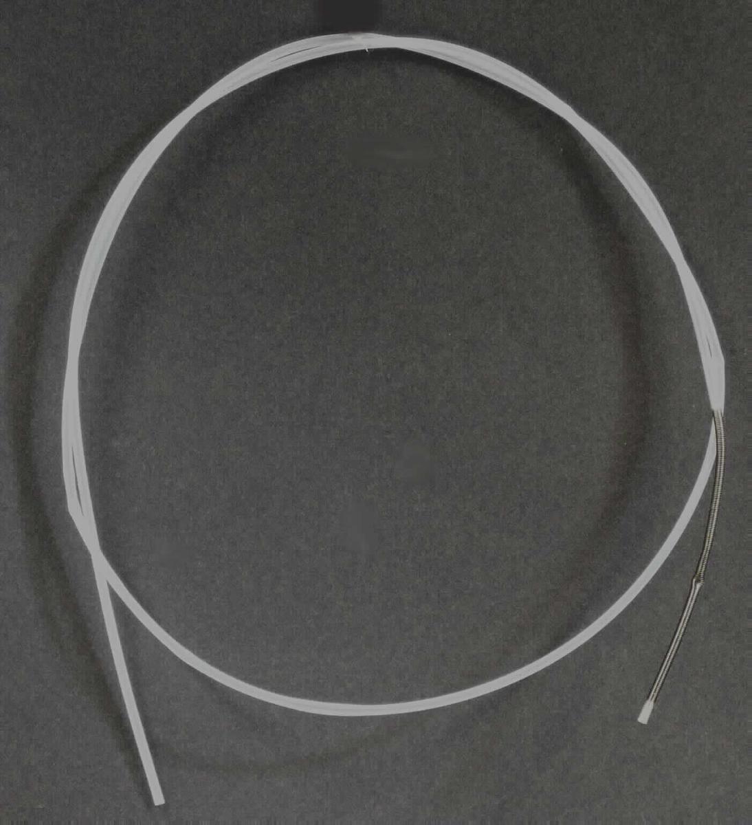 Angaben des Antragstellers: 
Biopsiekanäle für medizinische Endoskope aus Teflon 
Durch den Schlauch werden mit Hilfe von Biopsiezangen Gewebeproben entnommen.
Dieser Biopsieschlauch ist im Einführschlauch des Endoskops verbaut. 

Feststellungen an einem Warenmuster:
Es wurde ein transparenter, leicht milchiger Schlauch mit einem Durchmesser von ca. 4 mm und einer Länge von ca. 1,44 m vorgelegt. An einem Ende ist eine ca. 11,5 cm lange Metallspirale eingearbeitet. Der Schlauch knickt beim Biegen.

Befund:
Es handelt sich um einen nicht biegsamen Schlauch aus Kunststoff der Unterposition (HS) 3917 29.