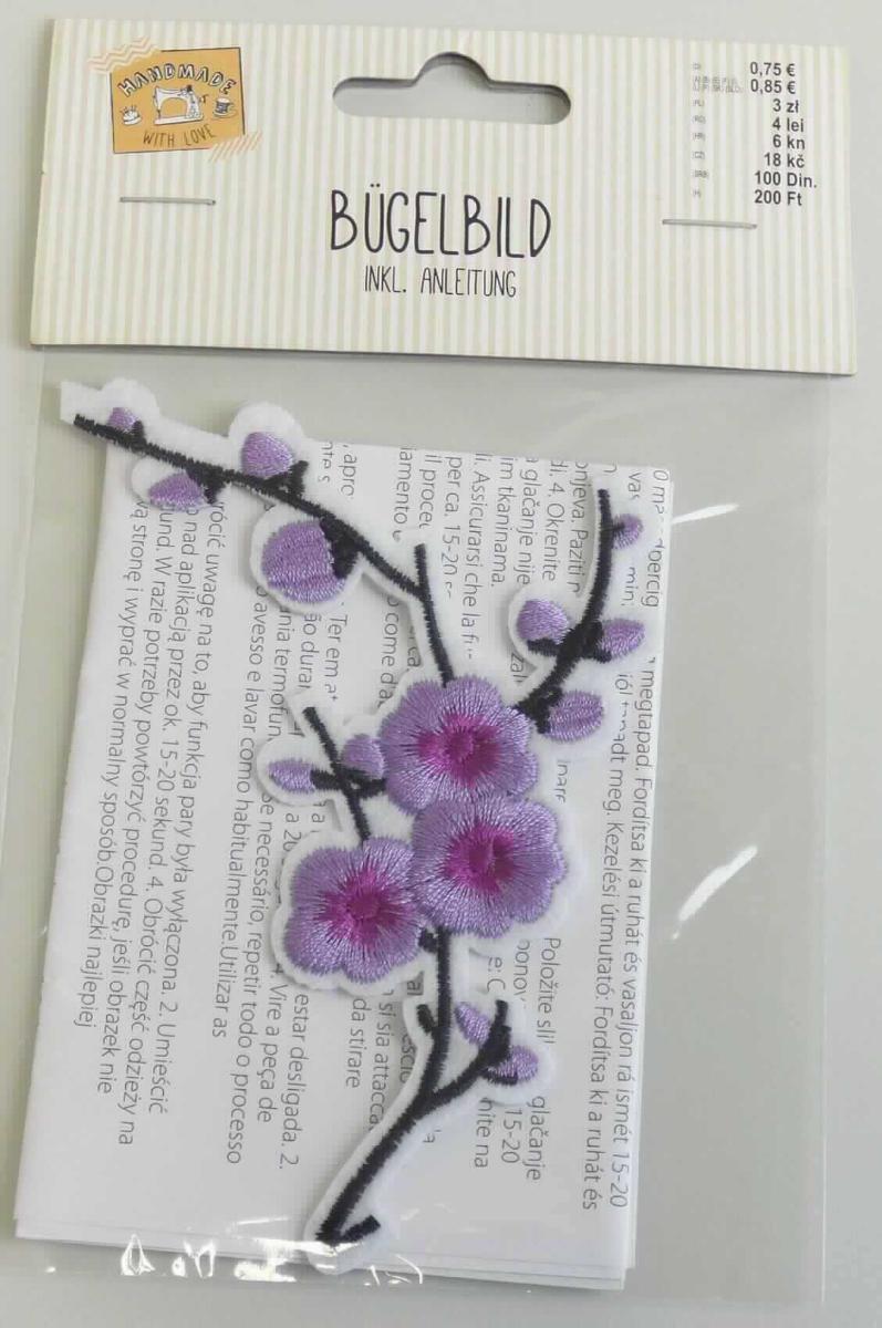 Stickereien als Motiv, sog. Bügelbild DNP 4, WGR 184, Foto siehe Anlage, 
- in einem Polybeutel mit bedrucktem Pappaufhänger und Anleitung verpackt, 
- mit einem Stickgrund aus Vliesstoff aus Chemiefasern (laut Antrag Polyester), 
- mit Stickgarnen bestickt, 
- keine Ätzstickerei oder Stickerei mit herausgeschnittenem Grund,
- auf der Rückseite mit einem klarsichtigen Kleber ausgestattet, 
- laut Antrag mit einem Wert von mehr als 17,50 EUR je kg Eigengewicht, 
- ohne Hinweise auf Handarbeit.

"Stickereien als Motiv, andere als Ätzstickereien und Stickereien mit herausgeschnittenem Grund, aus 
 Chemiefasern, mit einem Wert von mehr als 17,50 EUR je kg Eigengewicht, nicht handgearbeitet"