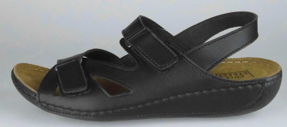 Sandalen (lt. Antrag: "Schuhe, Blatt aus Riemen", Größe 37, Foto siehe Anlage)
- mit Laufsohlen aus (lt. Antrag) Kunststoff,
- mit zehenfreiem Oberteil (nicht geschlossenes Blatt) aus Kunststoff (Spinnstoff mit einer mit bloßem
  Auge wahrnehmbaren Außenschicht aus Kunststoff),
- mit Klettverschluss,
- nicht den Knöchel bedeckend,
- mit einer größten Höhe des Absatzes und der Sohle von ca. 2,9 cm (somit keine Ware der Unterposition
  6402 9931).

"Schuhe, andere als in Position 6401 genannte, mit Laufsohlen und Oberteil aus Kunststoff, andere als in
 Unterpositionen 6402 1210 bis 6402 9910 genannte, deren Blatt nicht geschlossen ist, andere als in der 
 Unterposition 6402 9931 genannte"