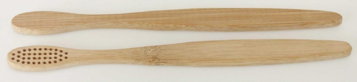 Griffe für Handzahnbürsten,
- ca. 17,5 cm lange, ca. 0,5 cm starke, spezifisch geformte Bürstengriffe aus Bambus, 
  mit Lochungen zur Aufnahme von Fasern oder Borsten an einen Ende vorgerichtet,
- zur Herstellung von Handzahnbürsten,
- noch keine unfertigen Zahnbürsten (wesentliches Beschaffenheitsmerkmal Borsten fehlt).

"Griffe für Zahnbürsten, aus Holz"