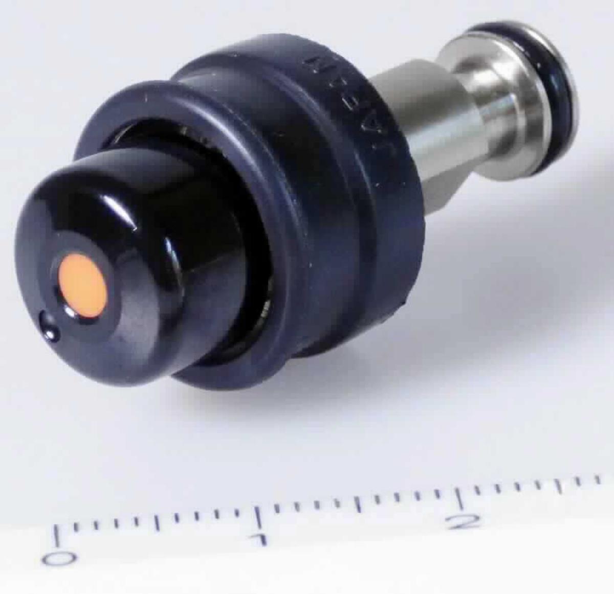 Das sog. OF-B120 Absaugventil besteht aus einem speziell geformten, rohrförmigen Metallkörper. Es ist am unteren Ende offen und weist seitliche Öffnungen auf. Oben ist es mit einem Kunststoffdruckknopf versehen, der
zur Betätigung bzw. Öffnung der Absaugung im Instrumentenkanal eines Endoskops dient.

Das Erzeugnis ist als "Armaturähnlicher Apparat für Rohr- oder Schlauchleitungen, nicht von den Unterpositionen 8481 10 bis 8481 8087 sowie den TARIC-Codes 8481 8099 30 bis 8481 8099 70 erfasst " einzureihen.