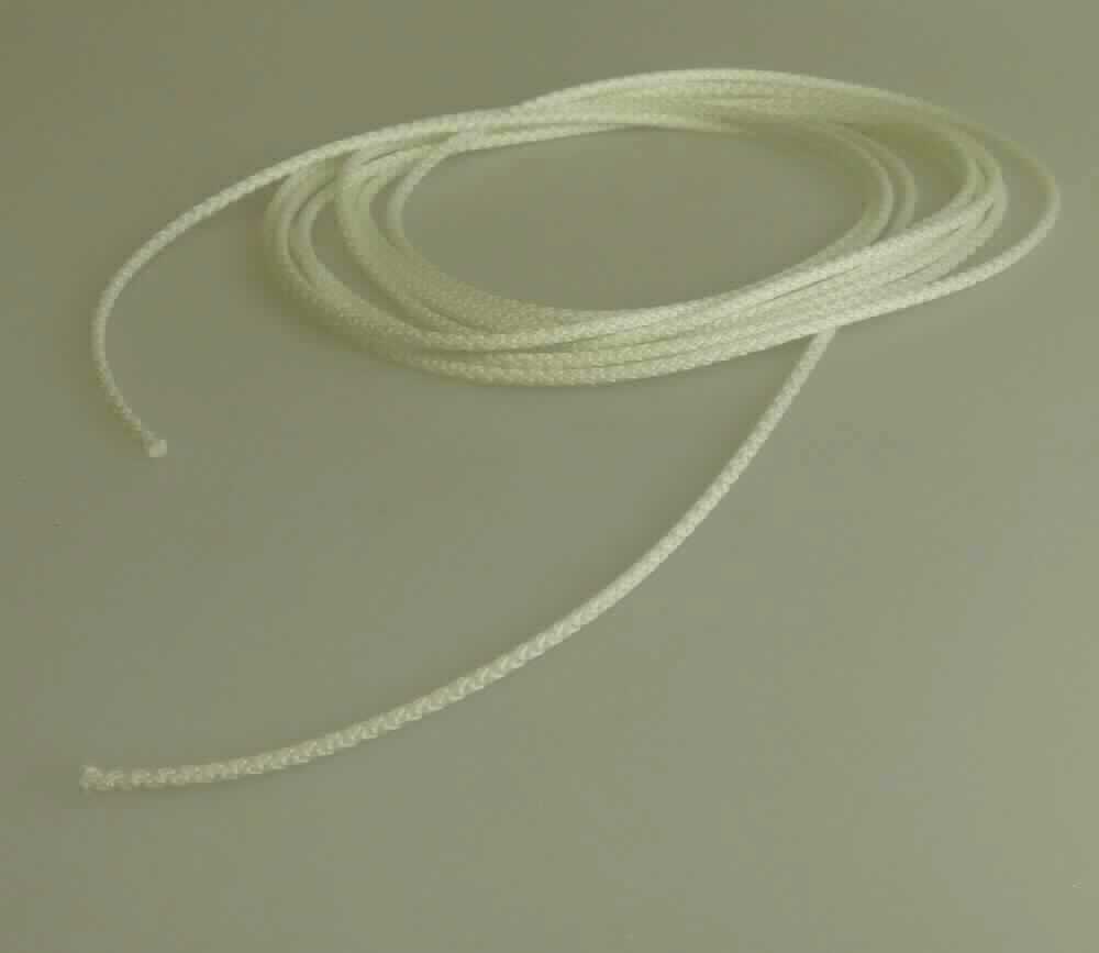 Gewirke, sog. HS-Schnur, Foto siehe Anlage,
- als Meterware, 
- schlauchförmiges Gewirke mit einer Breite von laut Antrag 2,8 mm (damit kein Maschengarn der Position 5606),
- aus synthetischen Chemiefasern (laut Antrag Polyester),
- keine Elastomergarne oder Kautschukfäden enthaltend,
- keine Raschelspitze,
- ohne Flor- oder Schlingenoberfläche,
- stellt sich als Gewirke dar, somit keine Ware der Position 5607.

"Gewirke, mit einer Breite von weniger als 30 cm, anderes als solche der Positionen 6001 und 6002, aus 
 synthetischen Chemiefasern, keine Raschelspitze"