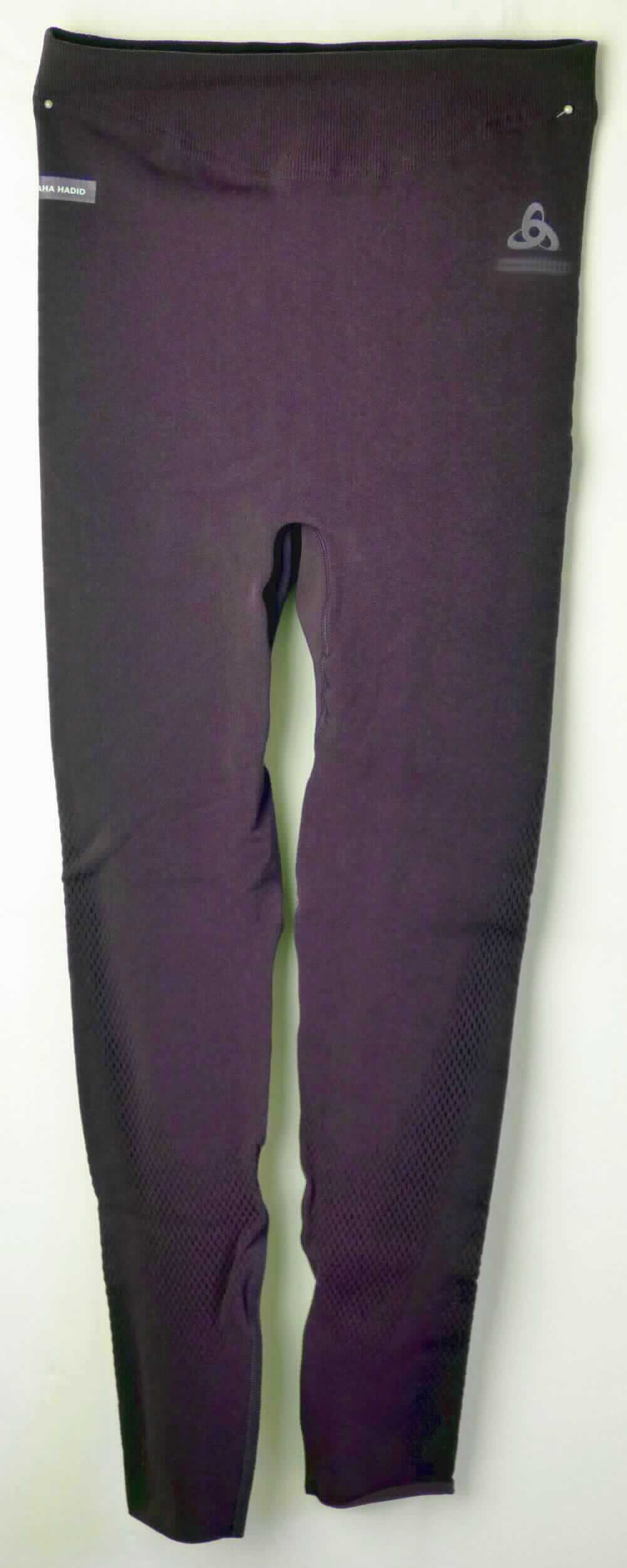 Lange Hose, sog. BL Bottom Long ZDH, Art. 360531, Größe S, Foto siehe Anlage,
- aus ca. 1,3 mm dicken, einfarbigen Gewirken aus laut Antrag 76 % Polyamid und 24 % Elasthan (beides 
  synthetische Chemiefasern),
- in der Taille abschließend, mit einem gerippt gewirkten, elastischen Taillenbund,
- ohne Öffnung und ohne Verschluss; ohne Hinweise auf den Trägerkreis (unisex),
- mit knöchellangen Hosenbeinen,
- an den Beinabschlüssen lediglich geschnitten.

"Lange Hose, aus Gewirken, für Frauen, aus synthetischen Chemiefasern"
