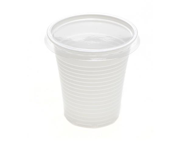 Nach den Angaben der Antragstellerin sowie einem Lichtbild handelt es sich um einen Deckel aus Polyethylenterephthalat, einem Kunststoff im Sinne der Anmerkung 1 zu Kapitel 39. 

Die runde, transparente Ware dient zum Verschließen von Laborbechern mit einem Fassungsvolumen von 180 ml. 
 
Zolltarifrechtlich handelt es sich um „Deckel aus Kunststoffen, andere als in dem TARIC-Code 3923 5010 00“ genannt.