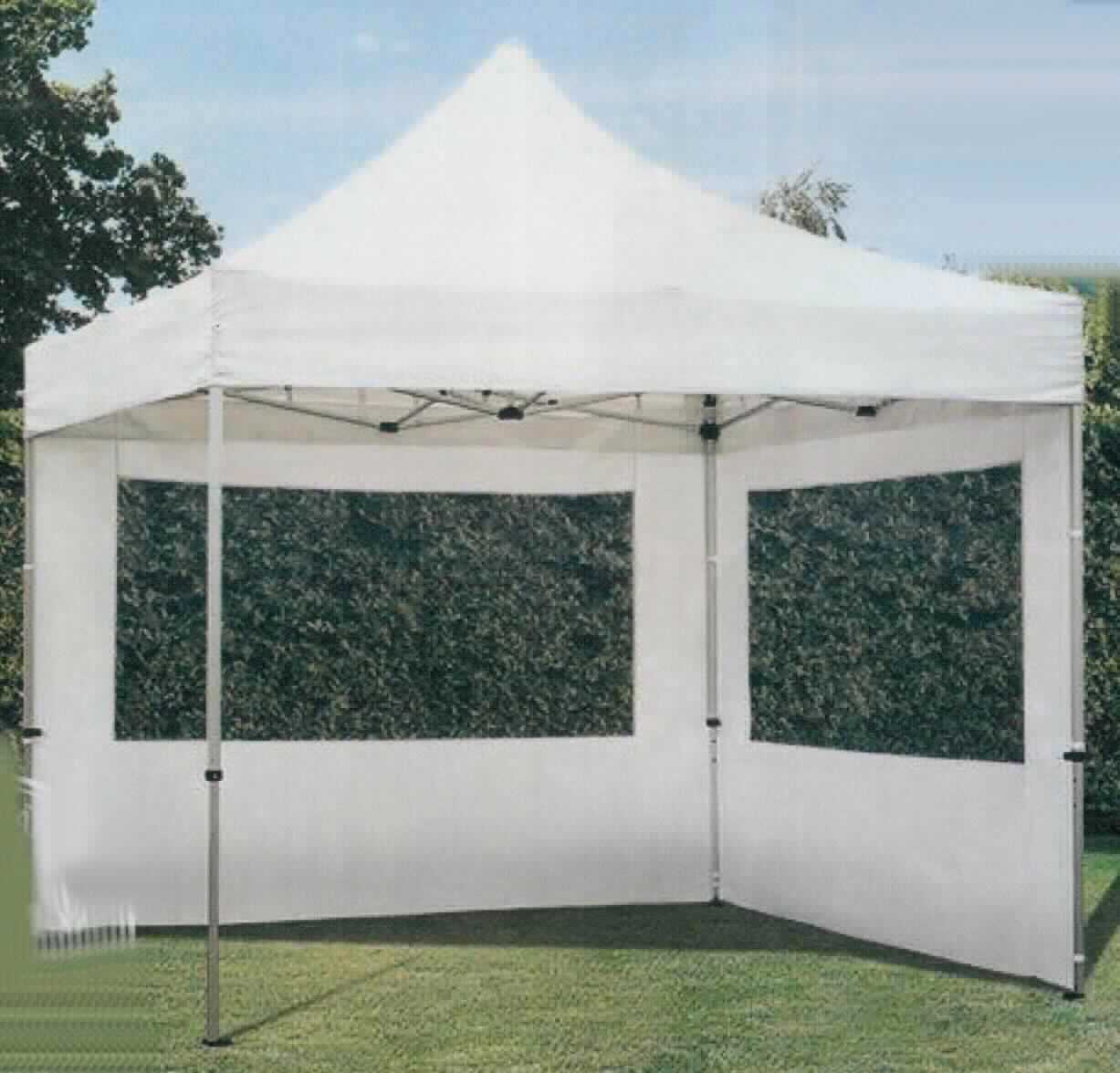 Zelt, sog. Faltpavillons, Foto siehe Anlage,
- anhand von Fotos und eines Gewebeabschnitts veranschaulicht,
- als Gartenpavillon gearbeitet,
- laut Antrag:
-- in einer Tragetasche und in einem Pappkarton verpackt,
-- mit einer rechteckigen Grundfläche, in unterschiedlichen Abmessungen, 
-- mit einer Grundkonstruktion in Form eines faltbaren Gestänges mit Scherenmechanismus aus unedlem Metall,
-- mit einer Dachbespannung und vier Seitenteilen aus ca. 0,4 mm dicken, einfarbigen, auf der Innenseite mit 
   geprägtem Kunststoff (kein Zellkunststoff) überzogenen Geweben der Position 5903 aus Polyester (synthetische 
   Chemiefasern),
-- an den Seitenteilen teilweise mit "Fenstern" aus klarsichtiger Kunststofffolie und "Reißverschlusstüren" ausge-
   stattet,
-- bildet in zugezogenem Zustand einen geschlossenen Raum, erfüllt somit die Begriffsbestimmung für ein Zelt, 
- durch Zusammenfügen konfektioniert,
- im Hinblick auf die Verwendung als Zelt bestimmen die Materialien der Dachbespannung und der Seitenteile 
  (Gewebe) den Charakter der Ware.

"Zelt, aus Spinnstoffen, aus synthetischen Chemiefasern"
