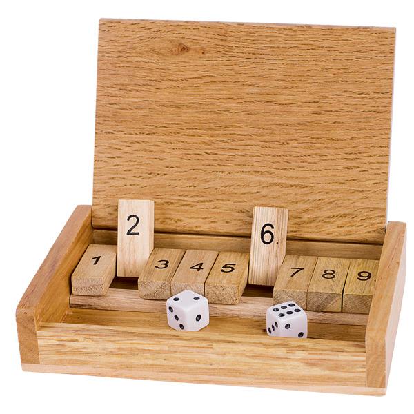 Gesellschaftsspiel in Form eines Würfelspiels, sog. "HS 185 - Shut the Box"
- bestehend aus einem ca. 13,5 x 9 x 2,5 cm großen Holzkistchen, mit aufklappbarem Deckel
- im Innern befinden sich an der einen Längsseite neun hochklappbare Holzklötzchen, die beidseitig
  mit den Ziffern von 1 - 9 bedruckt sind
- und zwei Würfeln aus Kunststoff, jeweils mit 1 bis 6 Punkten bedruckt
- gemeinsam mit einer Spielanleitung mit einer Pappbanderole für den Einzelverkauf aufgemacht.

Ziel des Spiels ist es, möglichst viele oder alle Ziffern durch entsprechendes Würfeln der Zahlen zuzuklappen.
Gewonnen hat der Mitspieler, der es schafft, alle Ziffern zuzuklappen.
Bleiben Ziffern aufgeklappt, werden diese zusammengezählt und es gewinnt der Mitspieler mit der geringsten Summe.

Die Ware ist als "Gesellschaftsspiel, anderes als in den Codenummern 9504 2000 00 0 bis
9504 9010 00 0 erfasst" einzureihen.