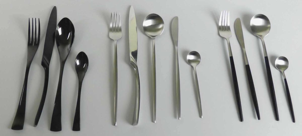 "Besteck-Set";

- Besteckzusammenstellung, bestehend aus einer Gabel mit vier Zinken, einem 
  Tafelmesser, einem Ess- und einem Dessertlöffel

- je nach Ausführung mit unterschiedlichen Formen oder Farben

- jeweils vollständig aus nicht rostendem Stahl 

- gemeinsam in Papier eingelegt

Abbildung siehe Anlage.

Derartige Erzeugnisse gehören als "Zusammenstellungen von Messern, Löffeln und 
Gabeln, mit arbeitendem Teil aus nicht rostendem Stahl, andere als in den Codenummern 
8215 1020 00 0 bis 8215 1080 00 0 genannte" zur Codenummer 8215 2010 00 0 des Zolltarifs.