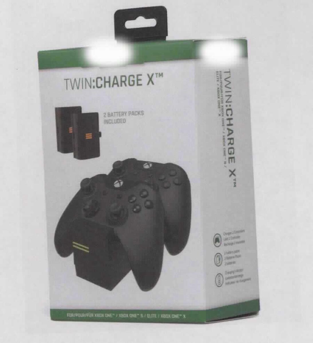 Ladestation-Kit "snakebyte XBox One Twin: Charge X, Art. Nr. SB911736"
- aus zwei Nickel-Metallhydrid-Akkumulatoren, jeweils in Form eines "battery-packs"
  in einem Gehäuse mit Kontaktflächen, 
- in gemeinsamer Verpackung für den Einzelverkauf mit Beipack (Ladeschale, 
  und Bedienungsanleitung), (Abbildung siehe Anlage),
- zur Verwendung als wiederaufladbare, stabilisierte Ersatz-Energiequelle für eine 
  Spielekonsole.
Die Nickel-Metallhydrid-Akkumulatoren bestimmen den Charakter der Warenzusammenstellung.

"Elektrischer Akkumulator, Nickelhydrid-Akkumulator, in Warenzusammenstellung
 mit nicht charakterbestimmendem Beipack"