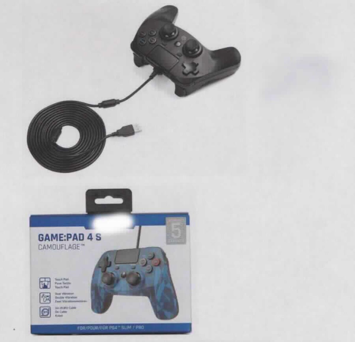 Teil für eine Videospielkonsole in Form von zwei Gamecontrollern, sog. snakebyte PS4 Game:Pad 4 S (black), Art.Nr. SB912382, EAN 4039621912382 und camouflage (blue), Art.Nr. SB912399, EAN 4039621912399
- mit einem ergonomisch geformten Gehäuse aus schwarzem bzw. blau-gefleckten Kunststoff
- mit einem ca. 3 m langen Kabel - lt. Internetrecherche - mit USB-Stecker zum Anschluss an
  eine tragbare Videospielkonsole (hier PS4)
- mit verschiedenen Bedienelementen wie Steuerkreuz, diversen Knöpfen, einem Touchpad sowie
  zwei eingebauten Vibrationsmotoren
- laut beigefügter Abbildung in einer bunt bedruckten Verpackung für den Einzelverkauf aufgemacht.

Die Waren sind als "Teil, erkennbar hauptsächlich bestimmt für Videospielkonsolen der Unterposition (KN) 9504 5000" einzureihen.