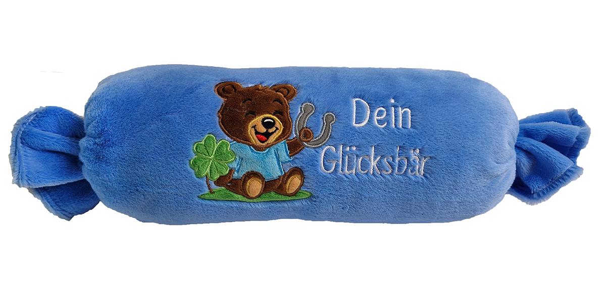 Den Bettausstattungen ähnliche Ware, Foto siehe Anlage,
- veranschaulicht durch eine Abbildung und eine laut Antrag hinsichtlich Material und Machart 
  vergleichbare Ware in Form eines stilisierten Herzens,
- in der Optik eines übergroßen Bonbons (laut Antrag: max. Länge: ca. 31 cm, Ø ca. 11 cm),
- mit einer Hülle aus einfarbigen Samtgewirken aus Spinnstoffen, 
- mit einer Füllung aus Wattierungsstoffen,
- auf der ca. 23 cm langen, annähernd zylindrischen Mantelfläche mit einer nicht auftragenden 
  Stickerei verziert,
- an beiden Enden in Randnähe gerafft gearbeitet.

„Den Bettausstattungen (Nacken-/Schlummerrollen) ähnliche Ware, mit Füllung, nicht von den 
 Unterpositionen (HS) 9404 21 bis 9404 40 erfasst, nicht mit Federn oder Daunen gefüllt“