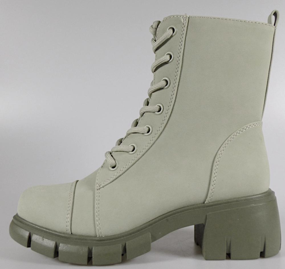 Stiefel, Größe 33, Foto siehe Anlage,
- mit Laufsohlen aus laut Antrag Kunststoff,
- mit Oberteil aus Kunststoff (Spinnstoff mit einer mit bloßem Auge wahrnehmbaren Außenschicht
  aus Kunststoff),
- auf das Oberteil ist ein Verstärkungsteil aus Kunststoff aufgesetzt,
- mit Schnürsenkelverschluss und seitlich mit Reißverschluss,
- im Bereich der Ferse mit einer Anziehhilfe,
- den Knöchel bedeckend,
- ohne Metallschutz in der Vorderkappe,
- mit Blockabsatz.

"Schuhe, andere als in der Position 6401 genannte, mit Laufsohlen und Oberteil aus Kunststoff, andere
 als in den Unterpositionen (KN) 6402 1210 bis 6402 2000 genannte, den Knöchel bedeckend, andere
 als in der Unterposition (KN) 6402 9110 genannte"