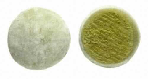 Speiseeis-Mochi mit Grünem Tee

Beschaffenheit des vorgelegten Warenmusters:
Etikettiertes, farbloses, mit Kunststofffolie verschweißtes Kunststofftray mit sechs Vertiefungen; der Aufdruck enthält 
Angaben zum Erzeugnis (Gefüllte Reisdesserts mit Grüner Tee-Eiscreme, umhüllt mit Reismehl; 192 g; 6 Stück) 
und zu den Zutaten (siehe Feld 8); darin sechs tiefgekühlte, abgeflachte Kugeln (Durchmesser ca. 4,5 cm; Höhe ca. 
3 cm) aus grünem, bei 0 °C flüssig werdendem Speiseeis mit einer dünnen Hülle aus gedämpftem, mit einem 
weißen Pulver bestreuten Reismehlteig. Geschmack süß, einem Speiseeis mit grünem Tee und einer Reisteig-
hülle entsprechend.

Nach den Antragsangaben soll das Erzeugnis kurz angetaut und in gefrorenem Zustand verzehrt werden.

Milchfettgehalt: 3 GHT bis weniger als 7 GHT

Speiseeis, auch kakaohaltig, mit einem Gehalt an Milchfett von 3 GHT bis weniger als 7 GHT.