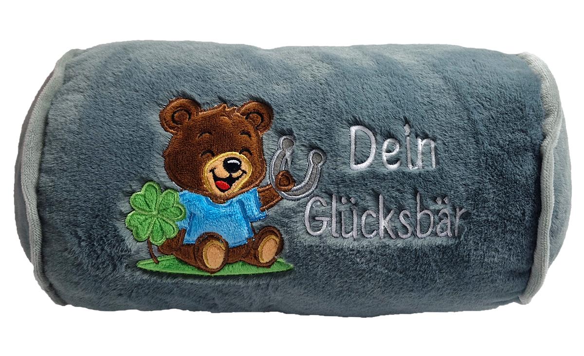 Den Bettausstattungen ähnliche Ware, Foto siehe Anlage,
- veranschaulicht durch eine Abbildung und eine laut Antrag hinsichtlich Material und Machart 
  vergleichbare Ware in Form eines stilisierten Herzens,
- von nahezu zylindrischer Form (laut Antrag: max. Länge: ca. 25 cm, Ø ca. 15 cm),
- mit einer Hülle aus einfarbigen Samtgewirken aus Spinnstoffen, 
- mit einer Füllung aus Wattierungsstoffen,
- auf der Mantelfläche mit einer nicht auftragenden Stickerei verziert,
- an den Rändern augenscheinlich in Art einer Paspel gearbeitet.

„Den Bettausstattungen (Nacken-/Schlummerrollen) ähnliche Ware, mit Füllung, nicht von den 
 Unterpositionen (HS) 9404 21 bis 9404 40 erfasst, nicht mit Federn oder Daunen gefüllt“