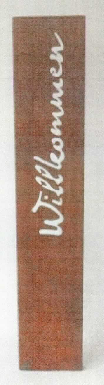Es handelt sich um rechteckige, abgekantete Flacherzeugnisse aus unedlem Metall, die längs mit dem ausgestanzten Schriftzug "Willkommen" versehen sind. Eine der Schmalseite ist mit einem ca. 15 cm langen, um 90° abgewinkelten Standfuß versehen.
Die Erzeugnisse dienen als Schilder und sind dazu bestimmt, auf den Boden gestellt zu werden.
Abmessungen (Höhe x Breite): ca. 75 cm x 14 cm.
- Antragstellerangaben -

Abbildung siehe Anlage.

Derartige Erzeugnisse gehören als "den Hinweisschildern ähnliche Schilder, aus unedlen Metallen" zur Codenummer 8310 0000 00 0.

Eine Einreihung als Ziergegenstand in die Position 8306 kommt aufgrund des eigenen Gebrauchswertes der Ware als Schild nicht in Betracht