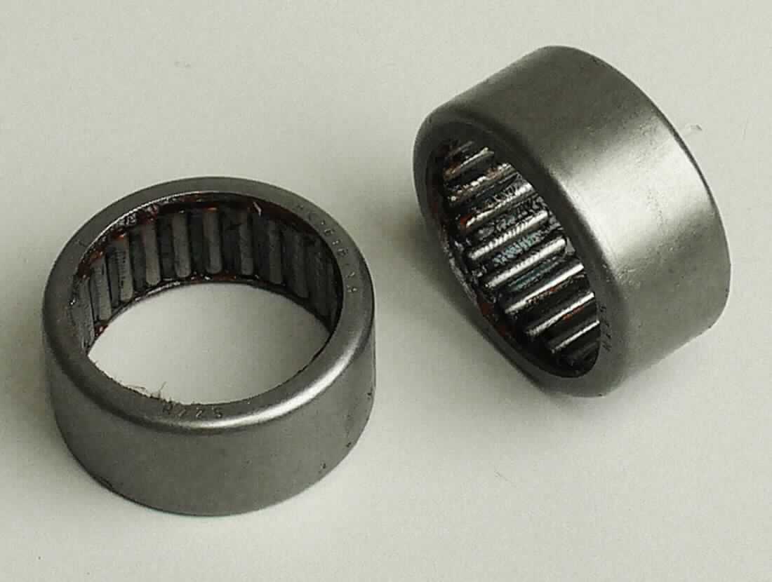 Nadellager, bestehend aus einem Lagerkäfig in Form eines dünnwandigen Außenringes, mit sechsundzwanzig umlaufenden Nadeln. Das Nadellager verfügt über folgende Maße: Außendurchmesser ca.35 mm, Innendurchmesser ca.28 mm und einer Breite von ca. 16 mm. Die Länge der Nadeln beträgt ca. 12 mm und der Durchmesser ca. 2,75 mm.

Die Ware ist als "Wälzlager - Nadellager" einzureihen.